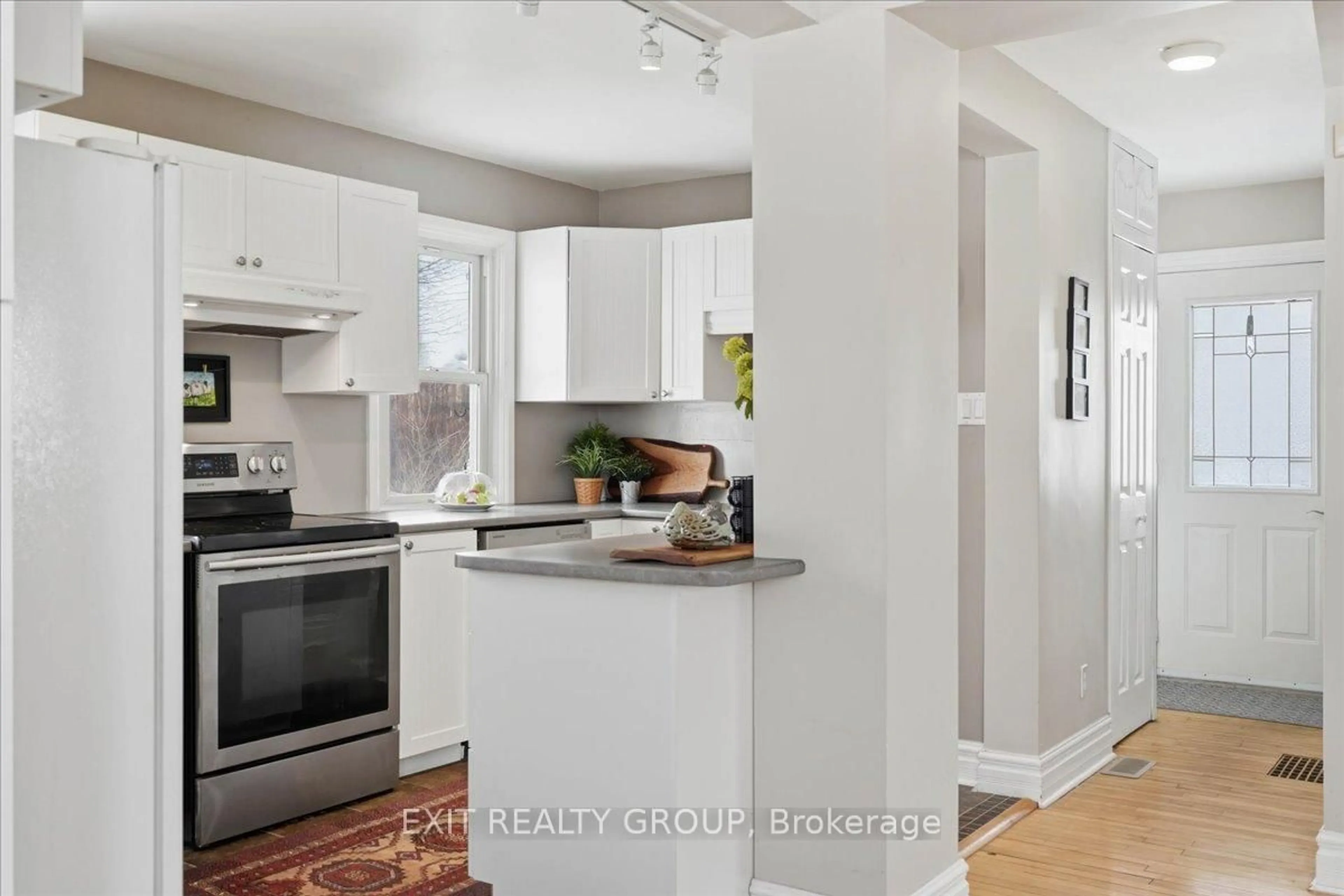 Open concept kitchen, unknown for 27 Fourth Ave, Quinte West Ontario K8V 5N5