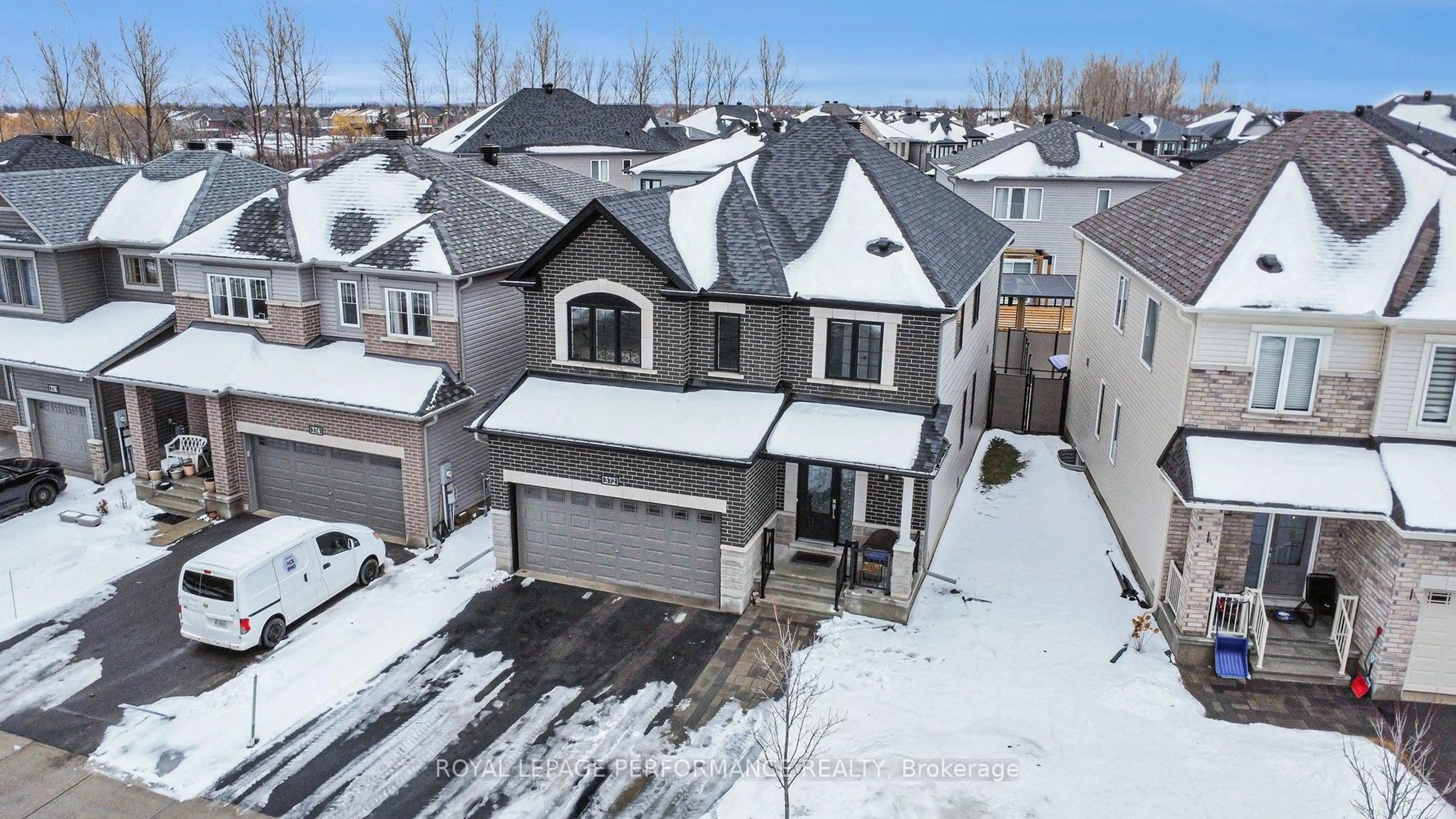A pic from outside/outdoor area/front of a property/back of a property/a pic from drone, street for 372 Aquaview Dr, Ottawa Ontario K4A 5K5
