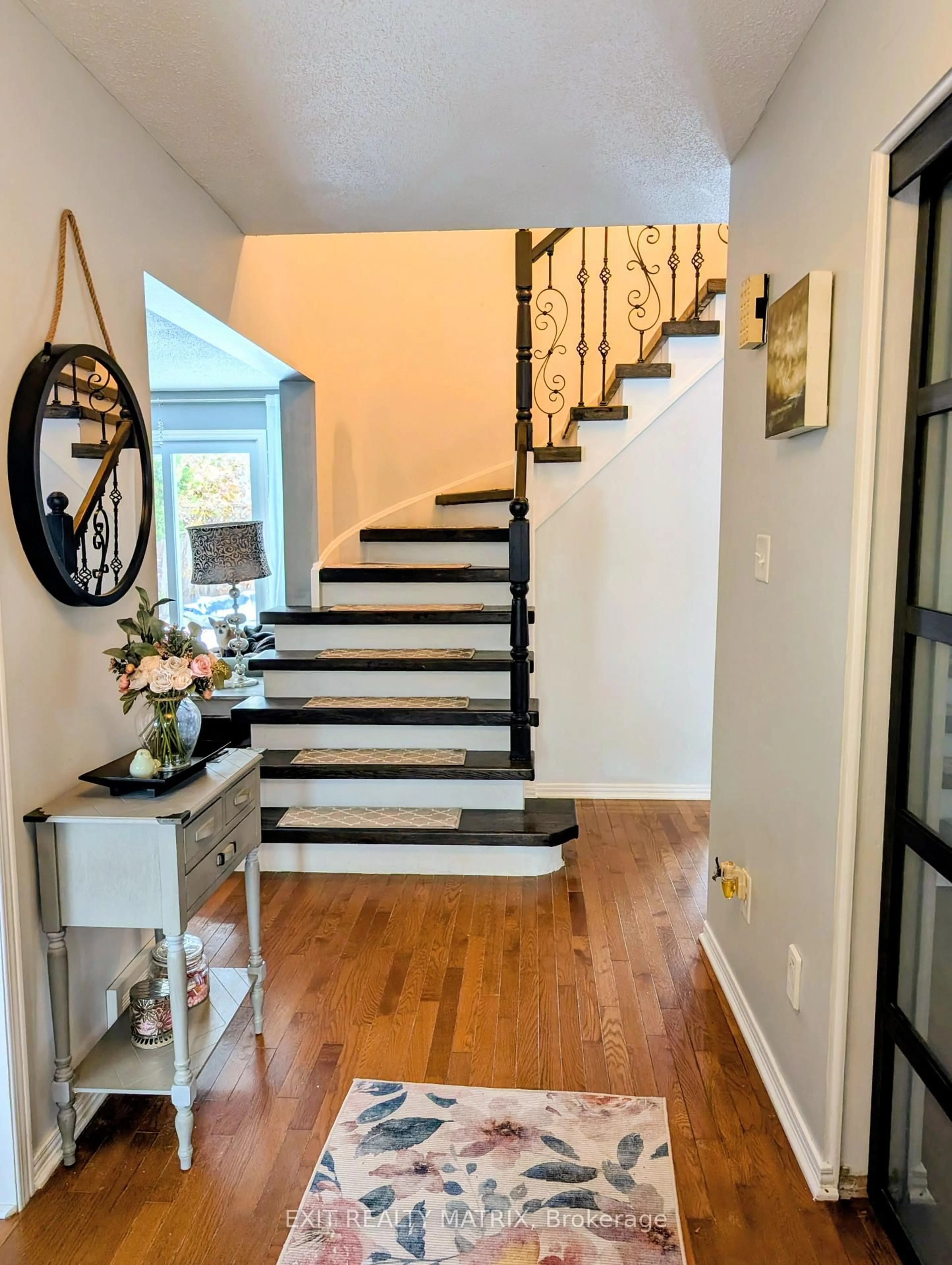 Indoor entryway for 19 Mclennan Way, Kanata Ontario K2L 2N1