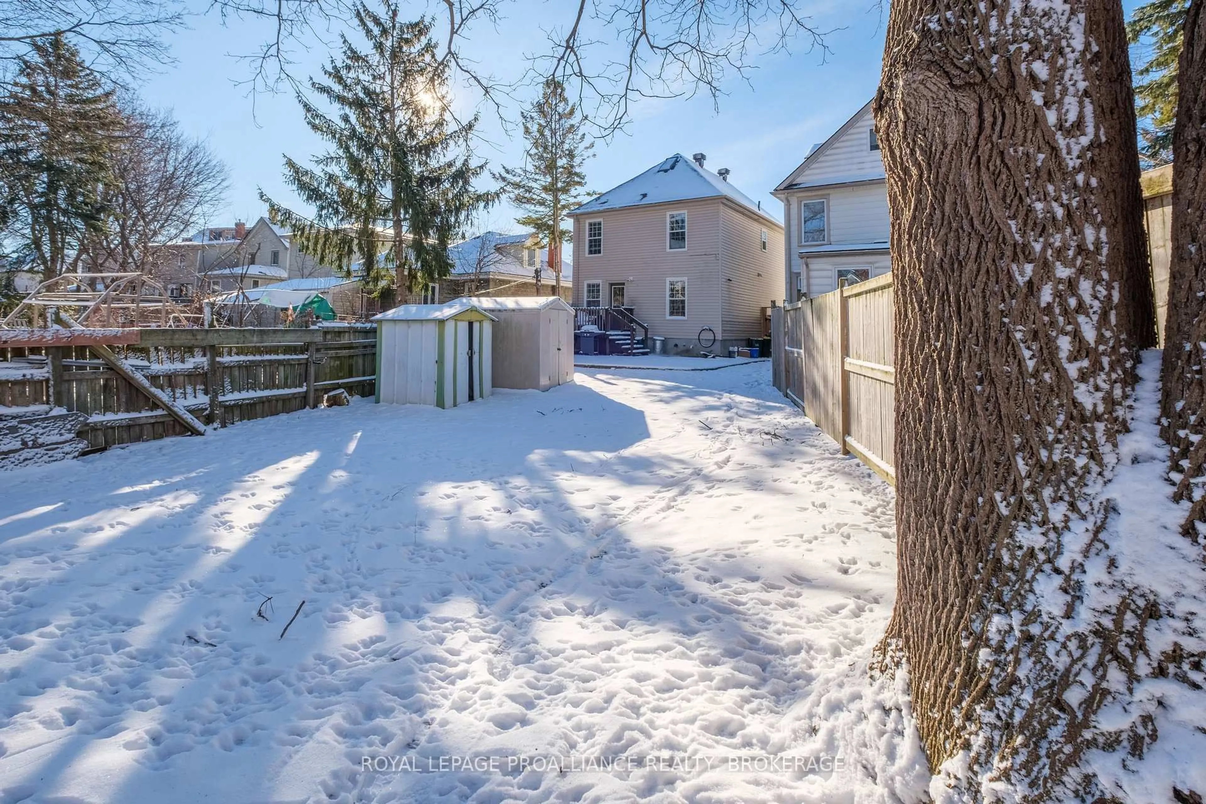 Patio, street for 35 Hamilton St, Kingston Ontario K7K 1P1