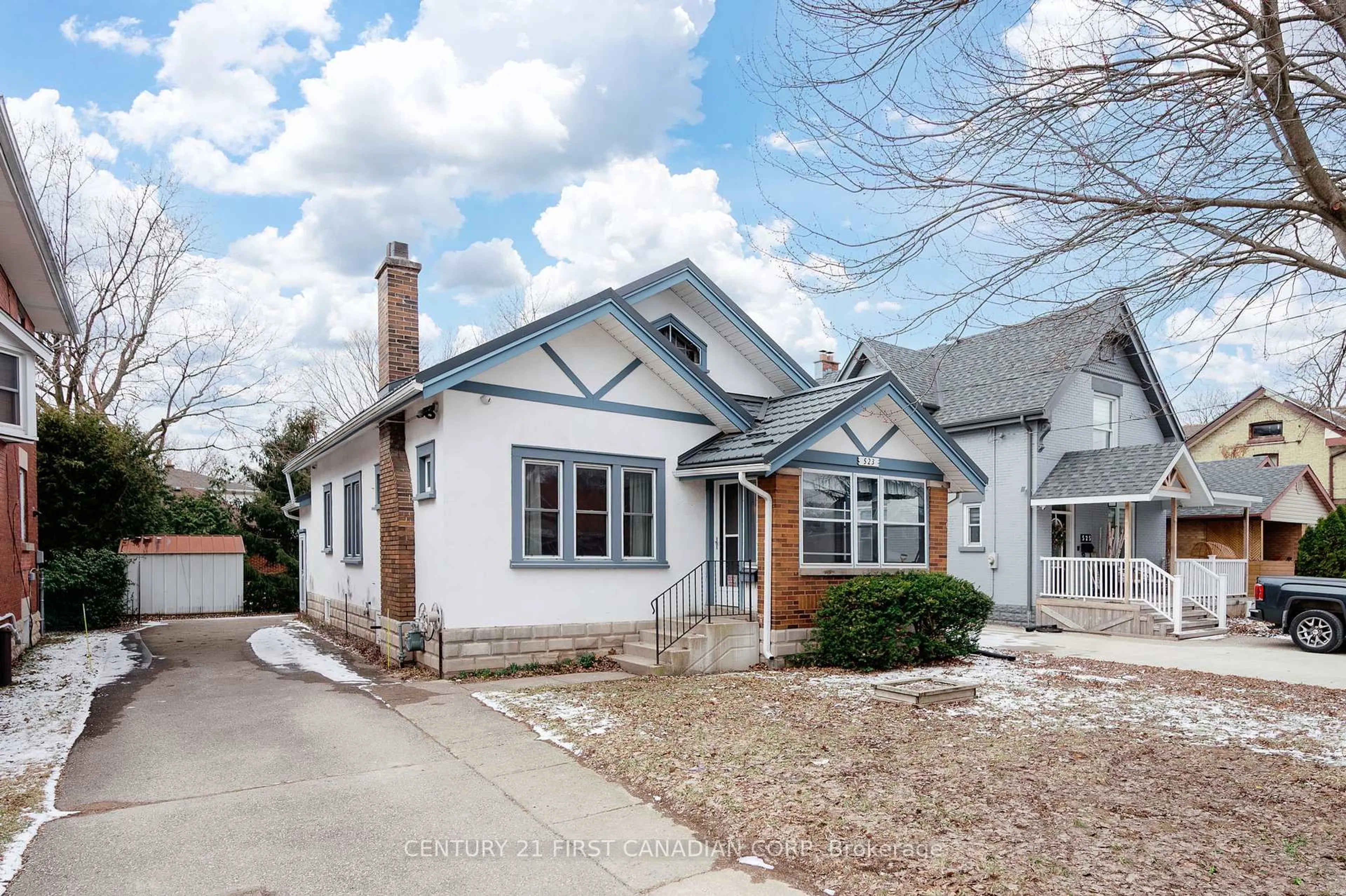 Home with vinyl exterior material, street for 523 Hale St, London East Ontario N5W 1G9