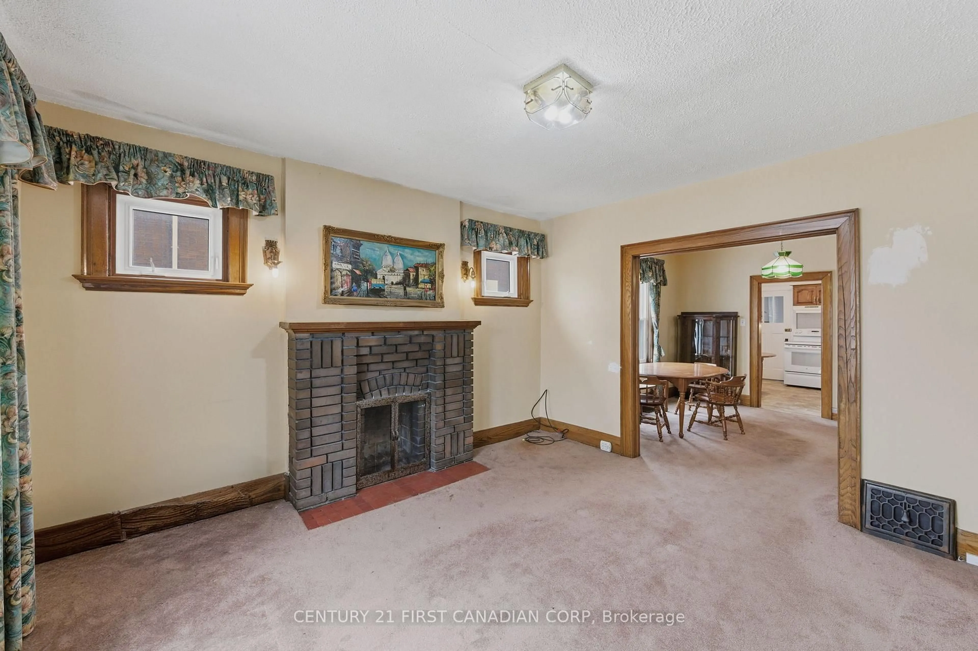 Unknown for 523 Hale St, London East Ontario N5W 1G9