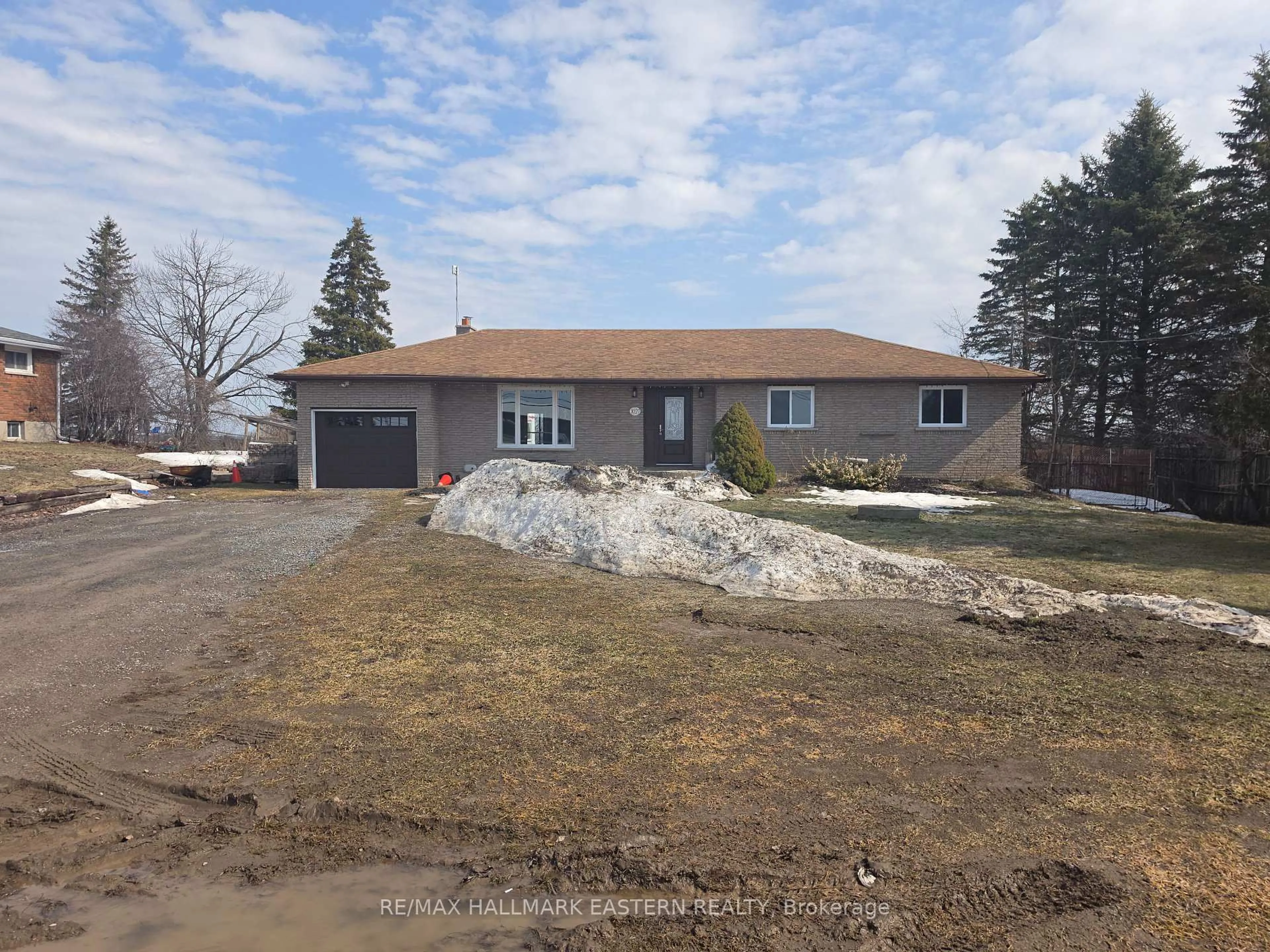 A pic from outside/outdoor area/front of a property/back of a property/a pic from drone, street for 1027 Tara Rd, Selwyn Ontario K0L 1T0