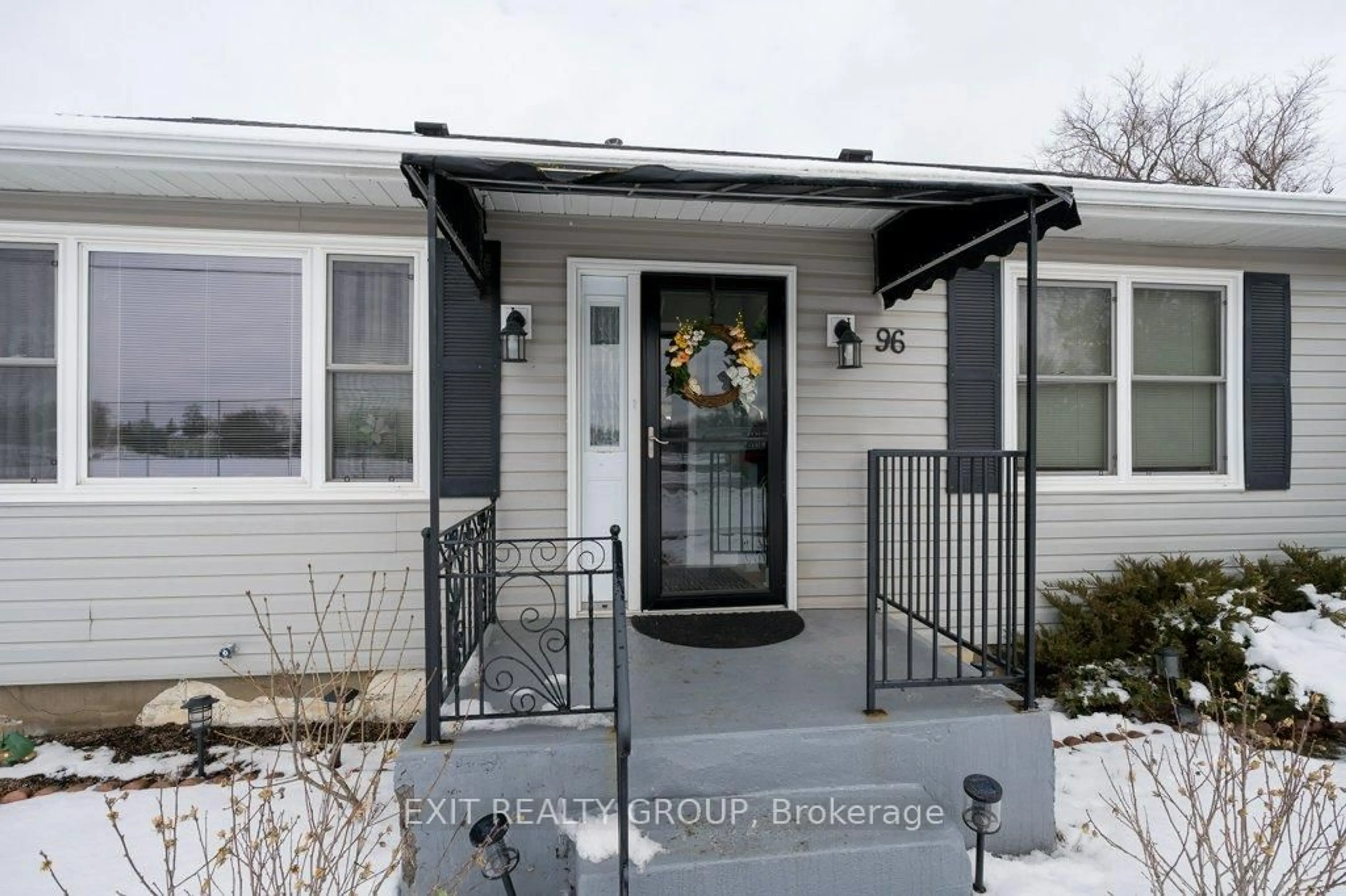 Indoor entryway for 96 Elgin St, Madoc Ontario K0K 2K0