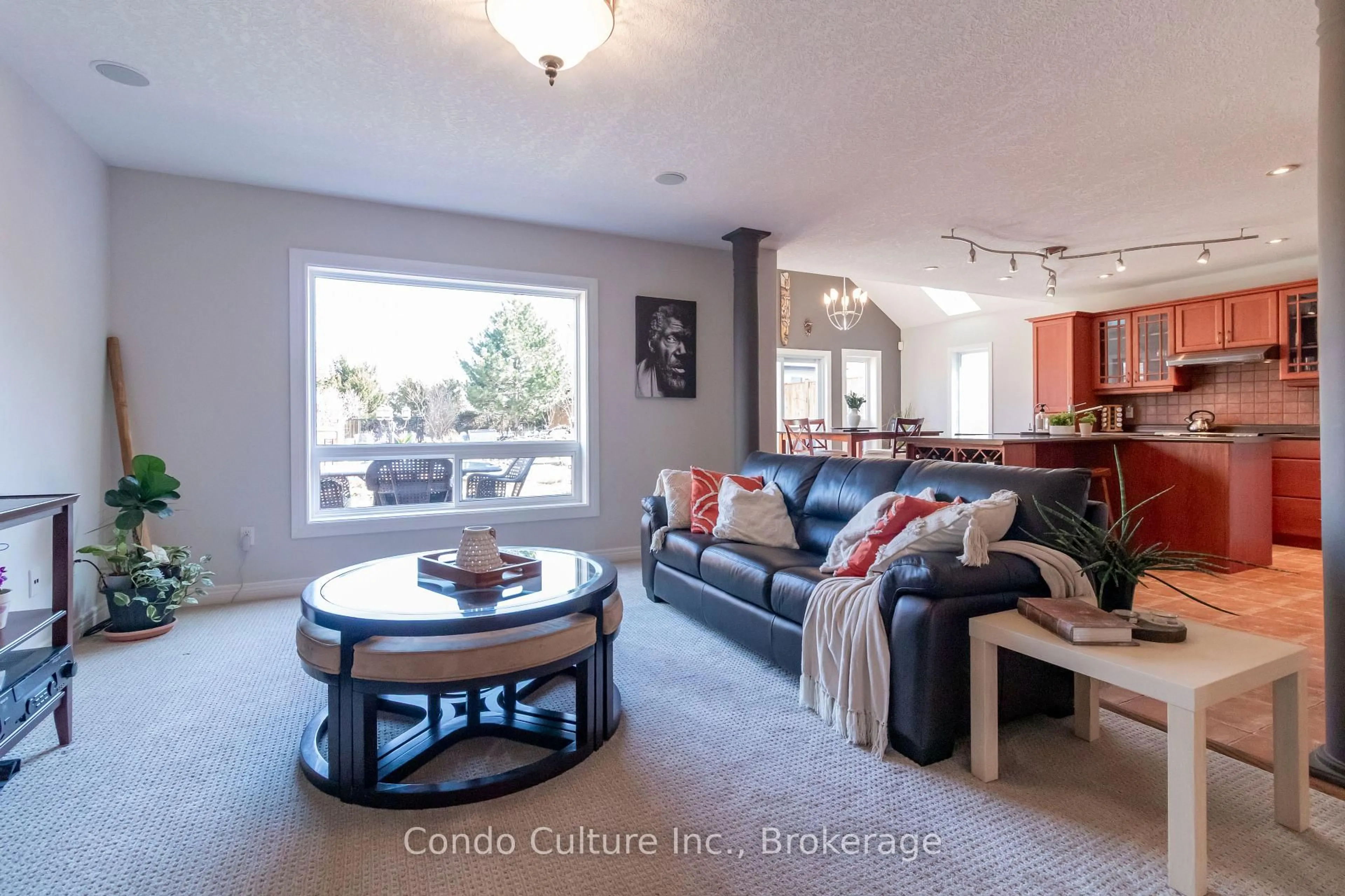 Living room with furniture, unknown for 622 Doon South Dr, Kitchener Ontario N2P 2X4