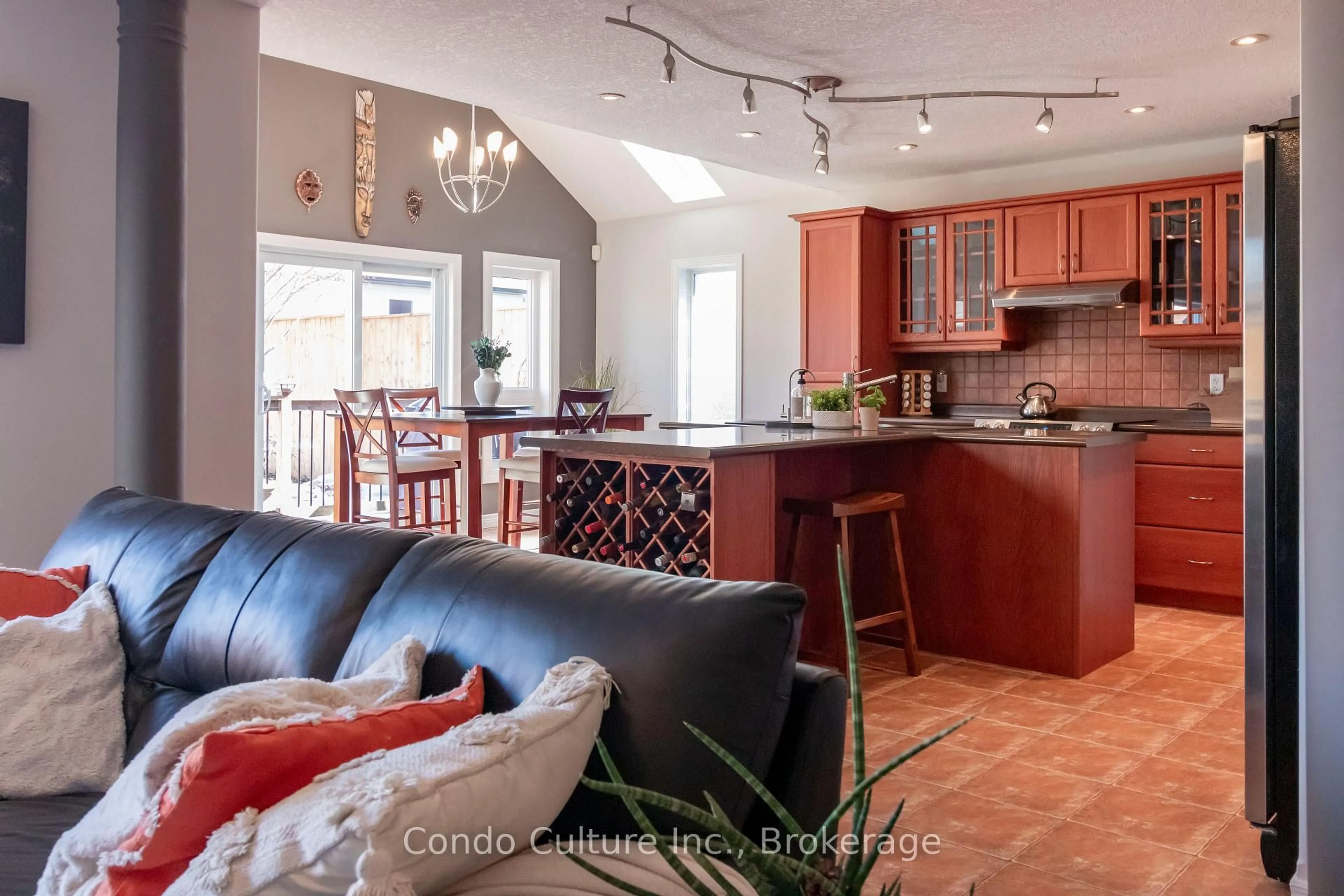 Open concept kitchen, ceramic/tile floor for 622 Doon South Dr, Kitchener Ontario N2P 2X4