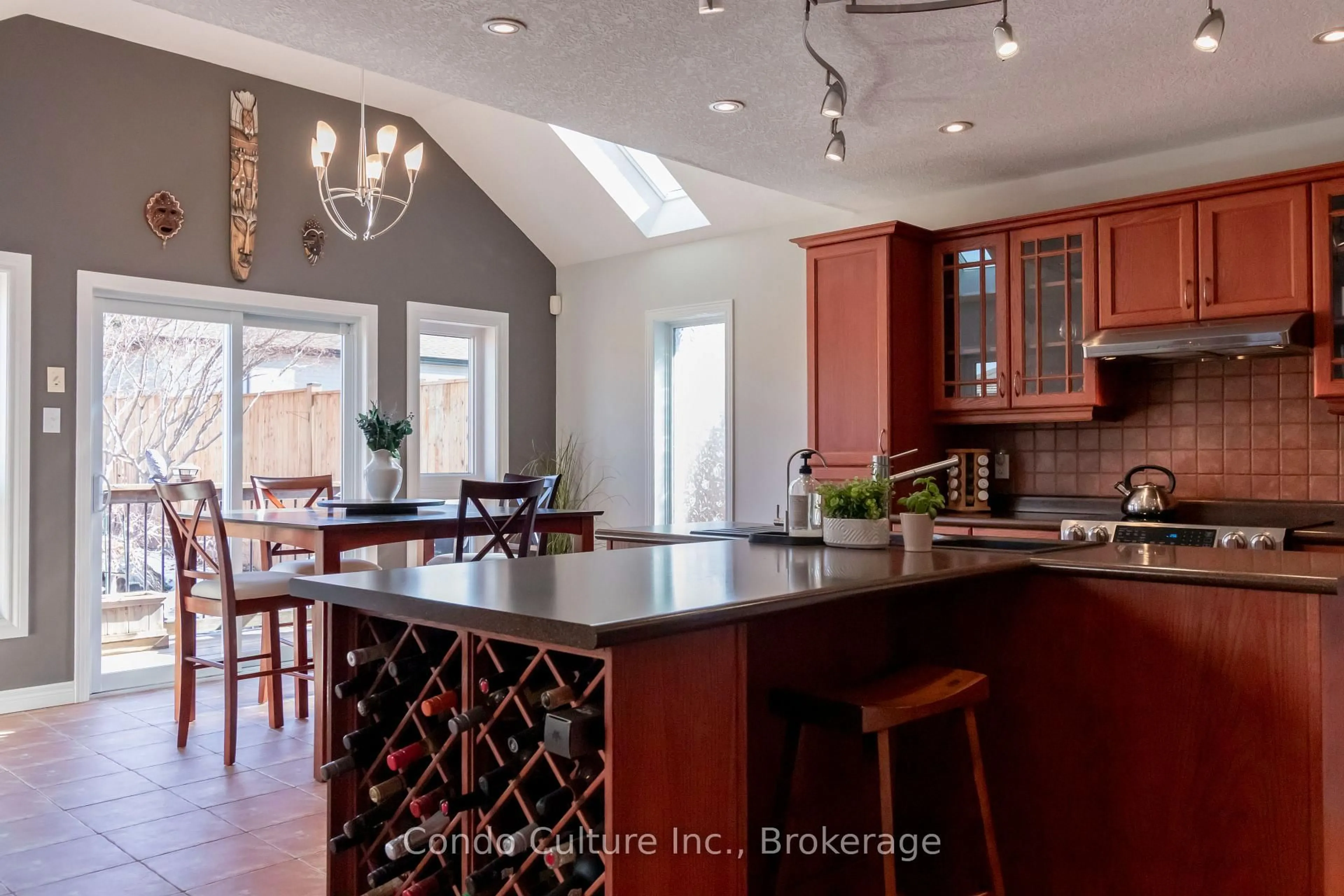 Open concept kitchen, ceramic/tile floor for 622 Doon South Dr, Kitchener Ontario N2P 2X4