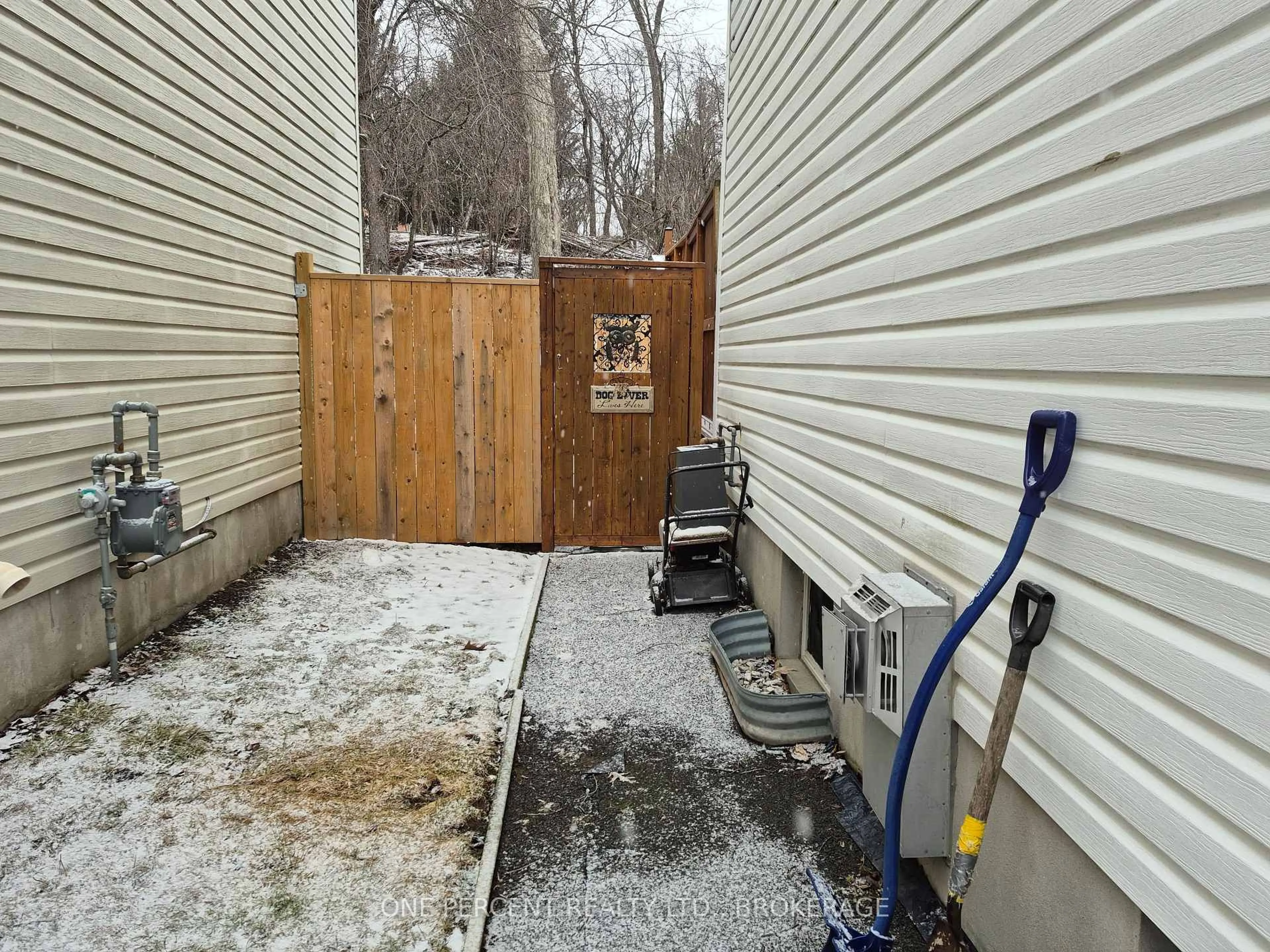 Unknown for 281 Grandtrunk Ave, Kingston Ontario K7M 8P2