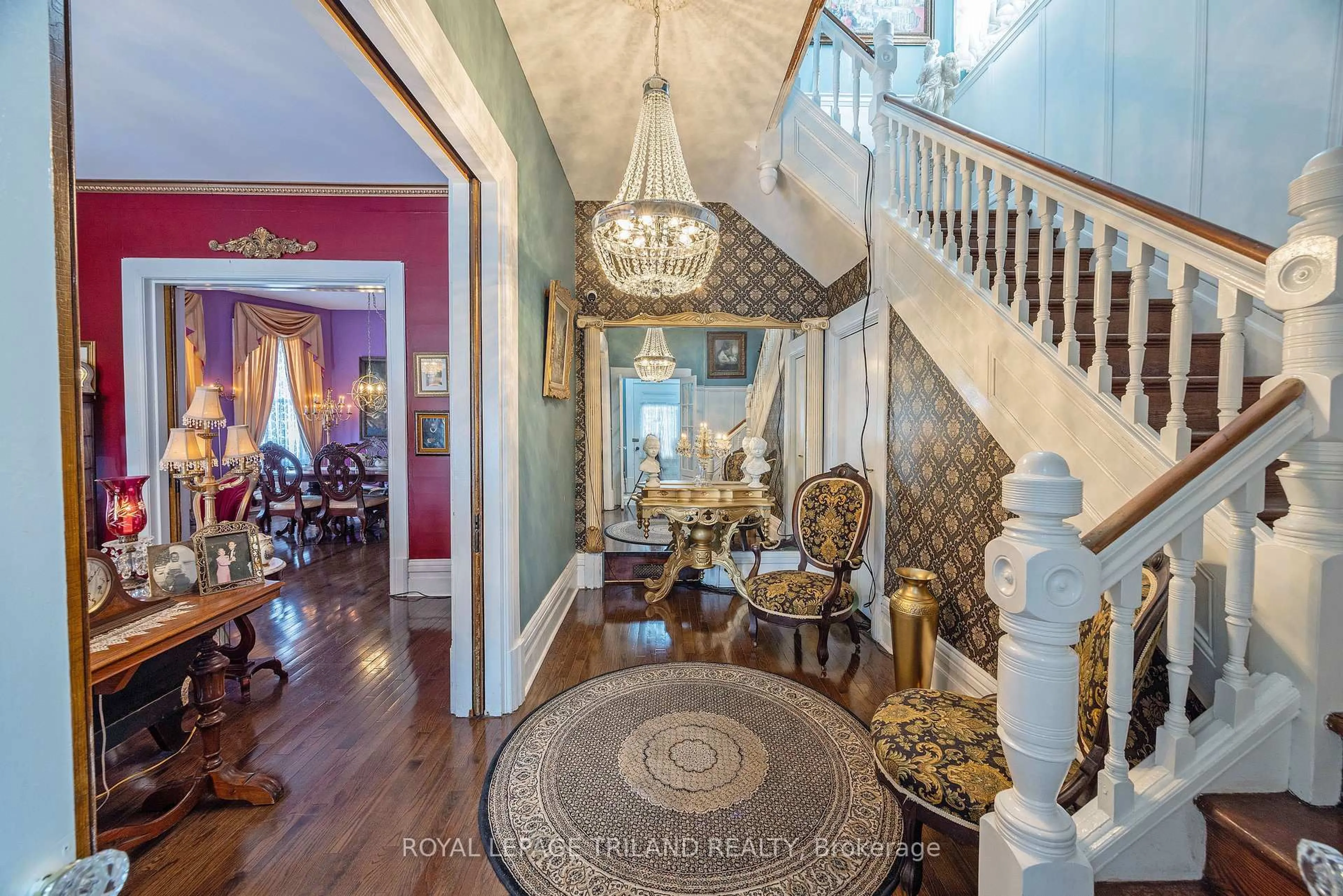 Indoor entryway for 81 Wellington St, St. Thomas Ontario N5R 2P9