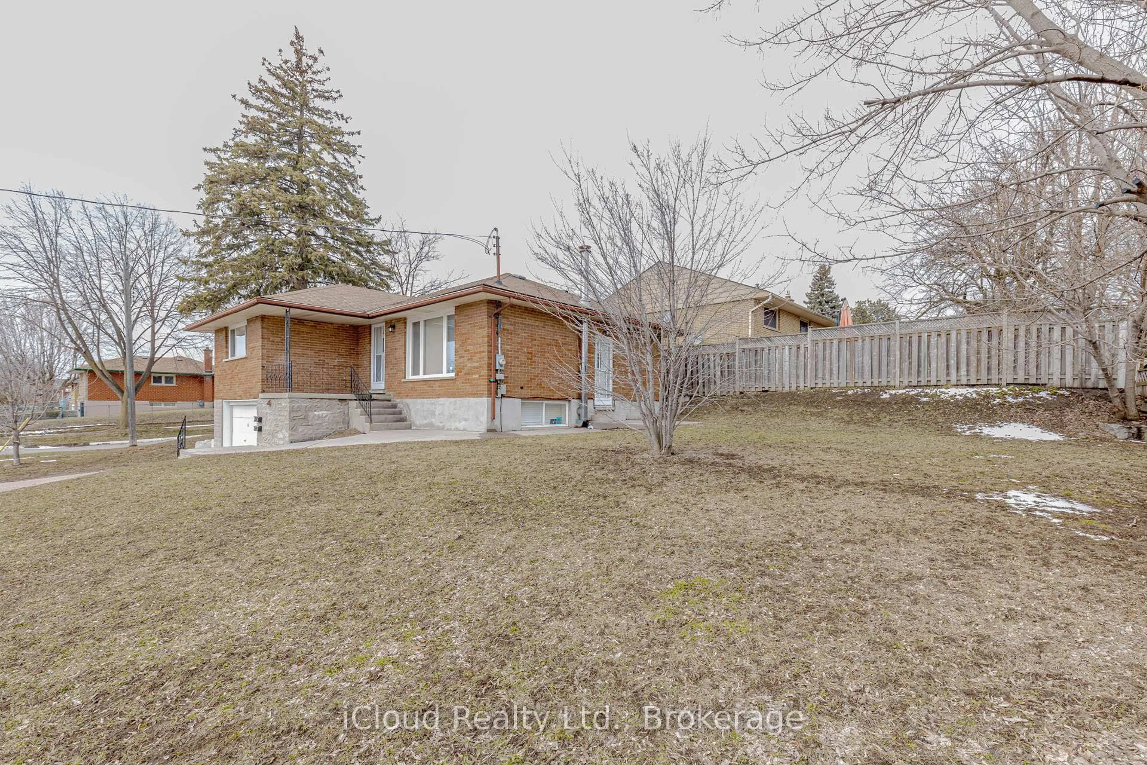 A pic from outside/outdoor area/front of a property/back of a property/a pic from drone, street for 28 Hoffman St, Kitchener Ontario N2M 3M7