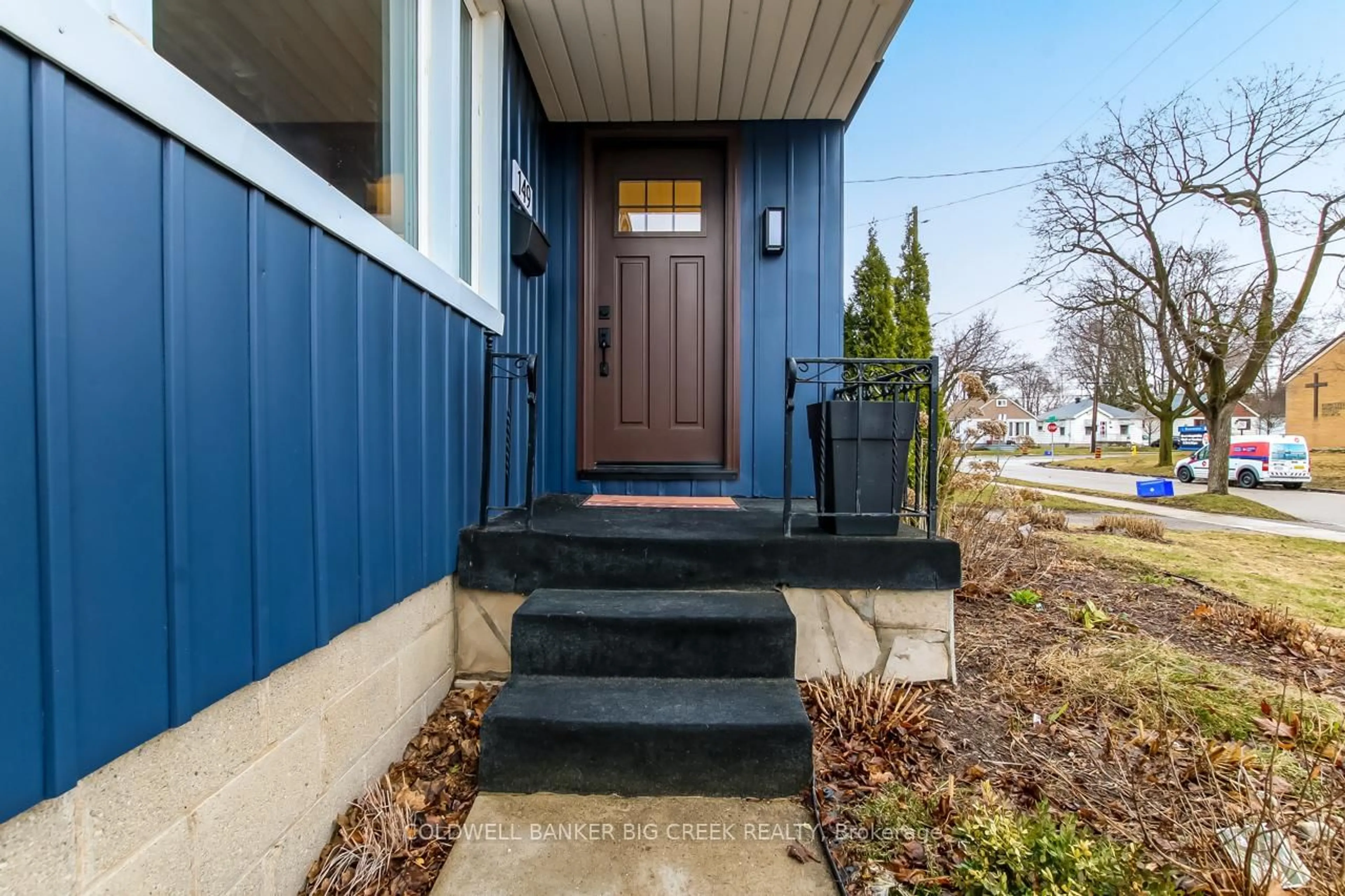 Indoor entryway for 149 Elliott St, London East Ontario N5Y 2G1
