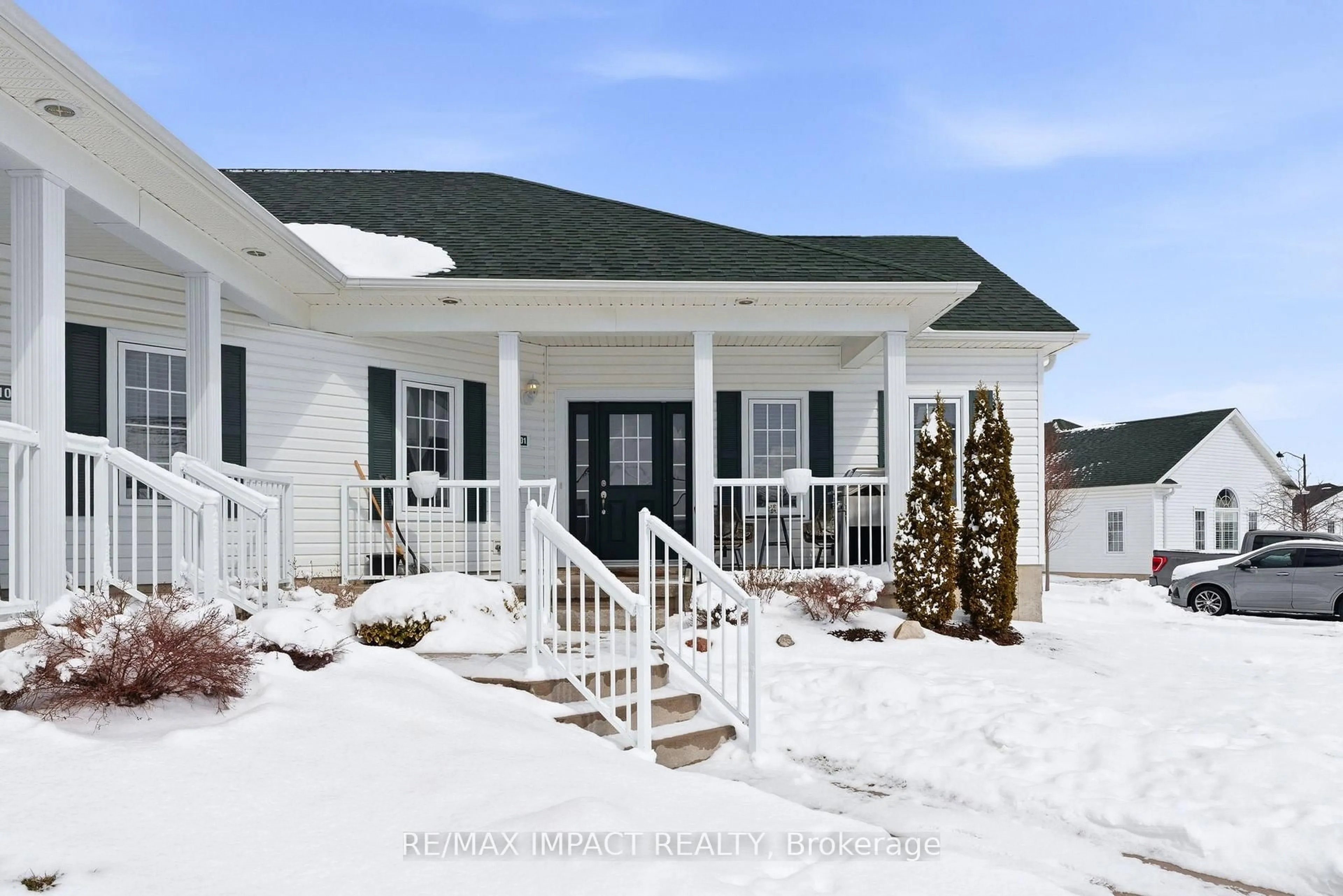 Home with vinyl exterior material, mountain view for 300 Croft St #1101, Port Hope Ontario L1A 0E1