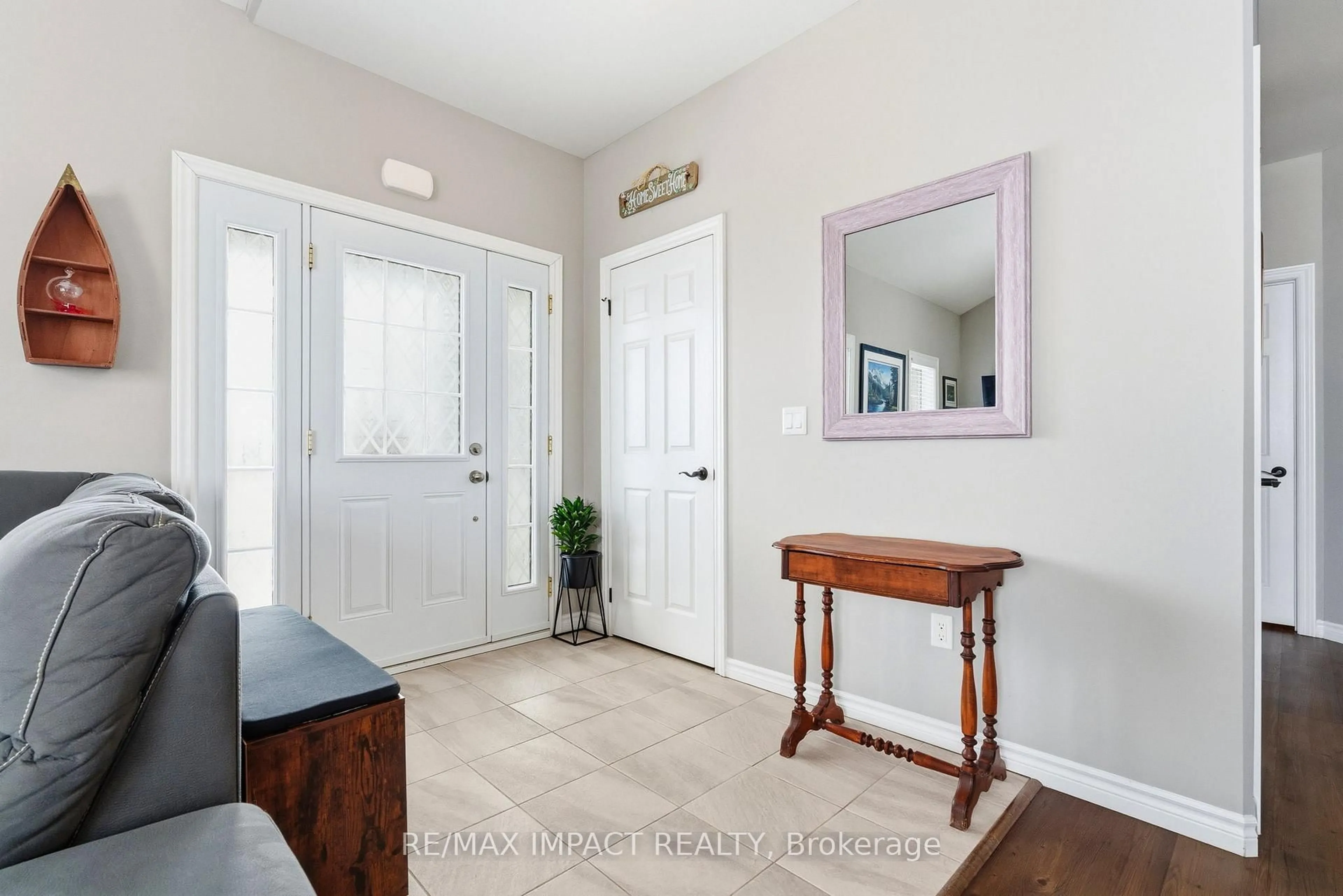 Indoor entryway for 300 Croft St #1101, Port Hope Ontario L1A 0E1