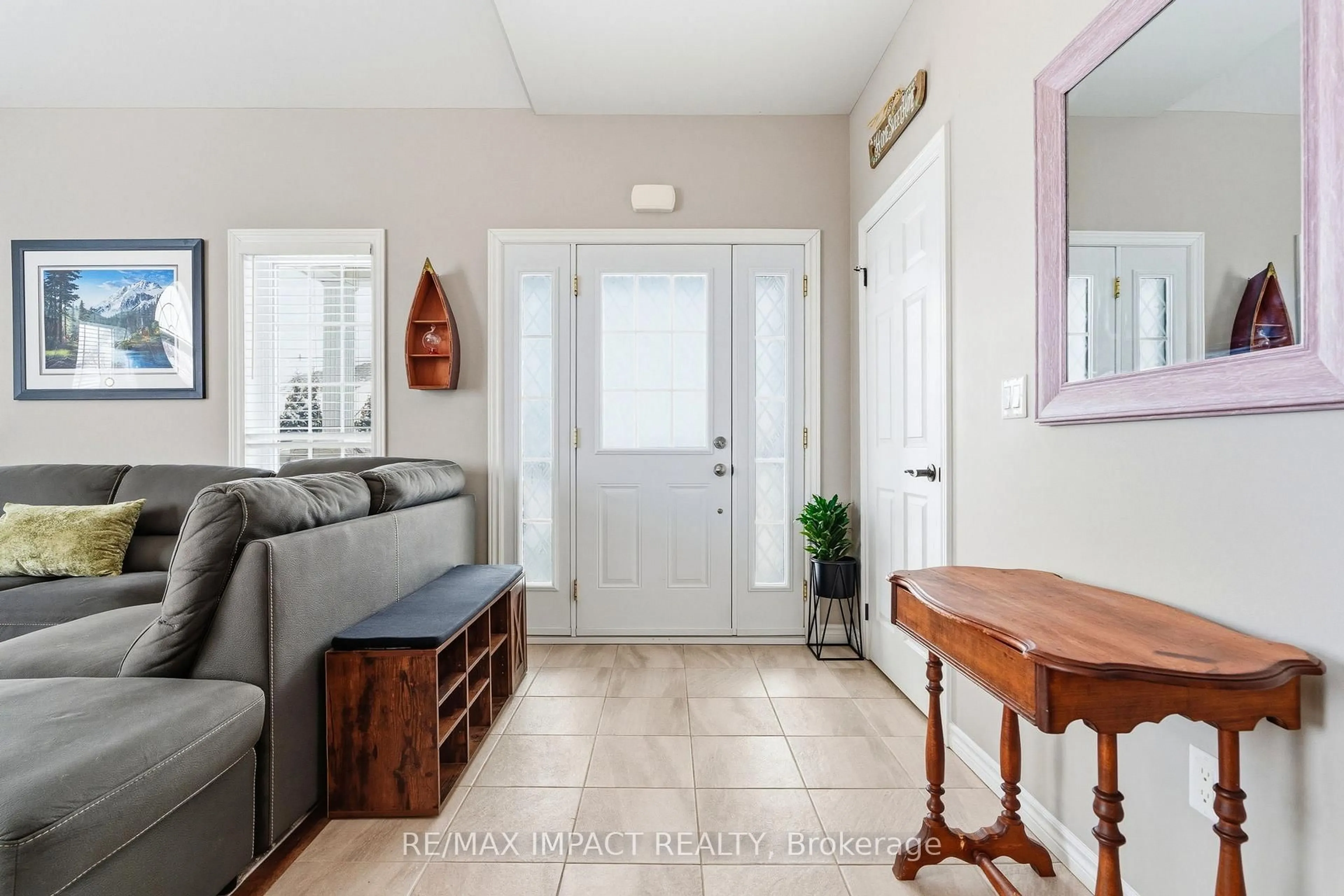 Indoor entryway for 300 Croft St #1101, Port Hope Ontario L1A 0E1