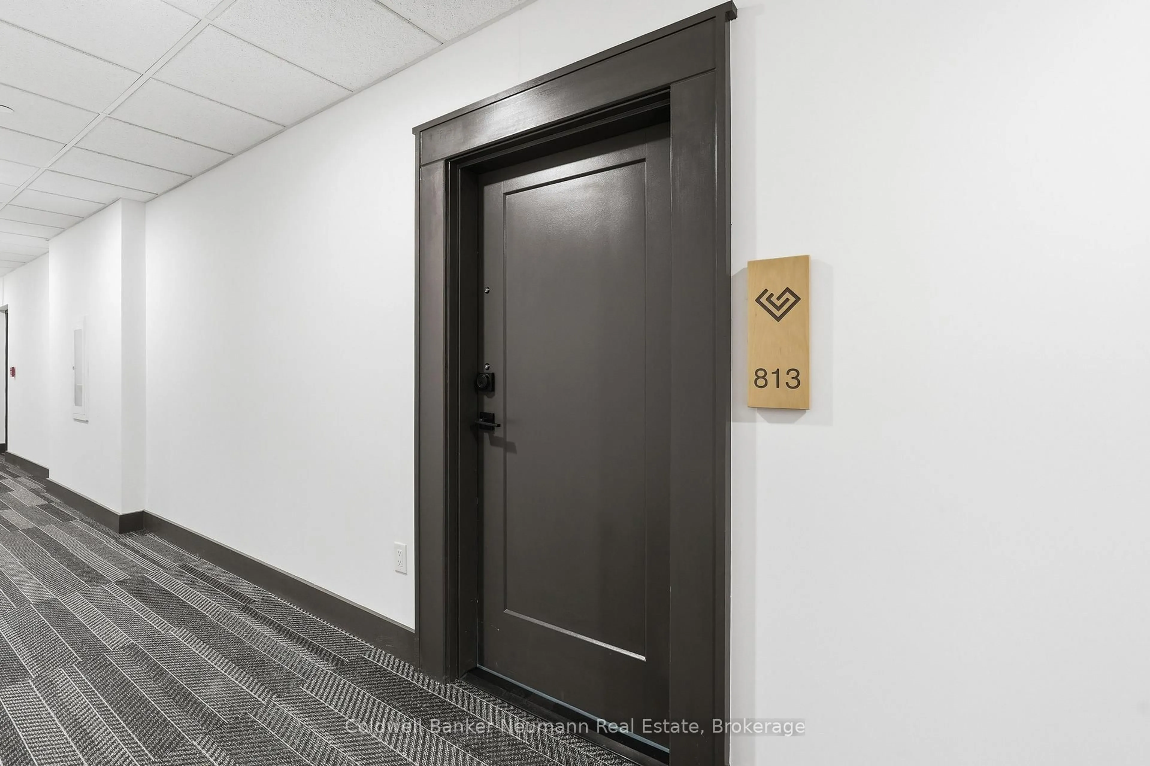 Indoor foyer for 1882 Gordon St #813, Guelph Ontario N1L 0P6