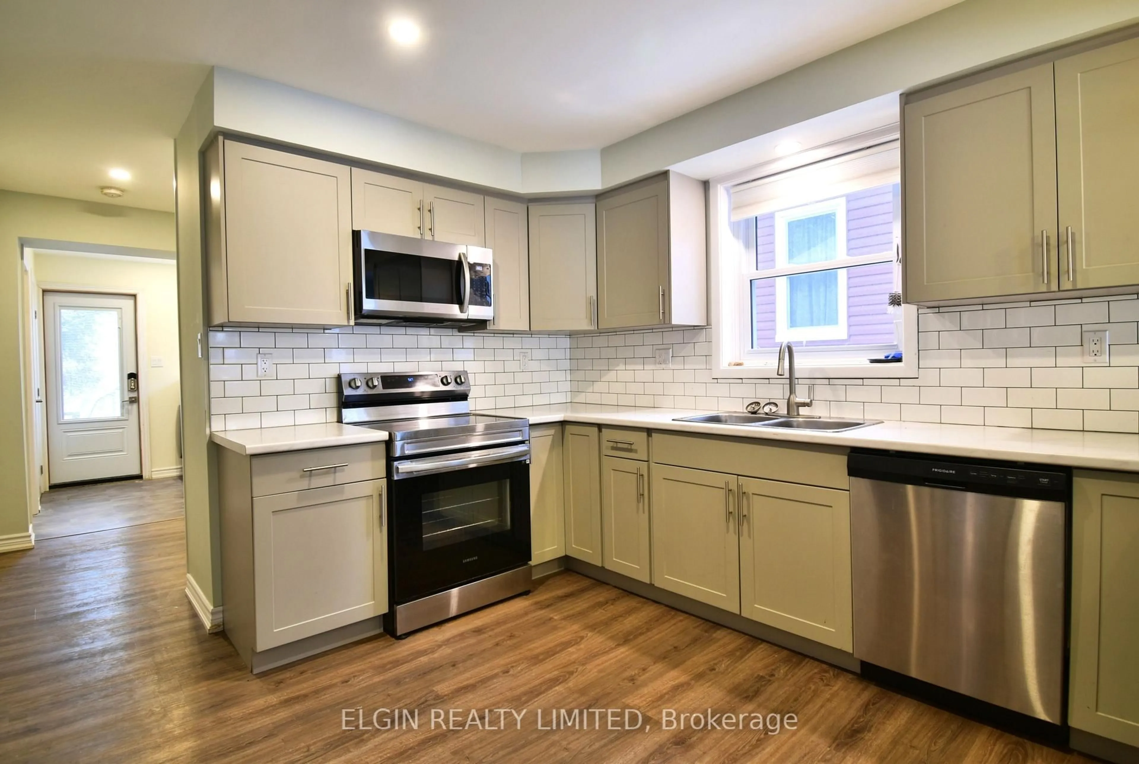 Standard kitchen, unknown for 861 Lovett St, London East Ontario N5Z 1N3