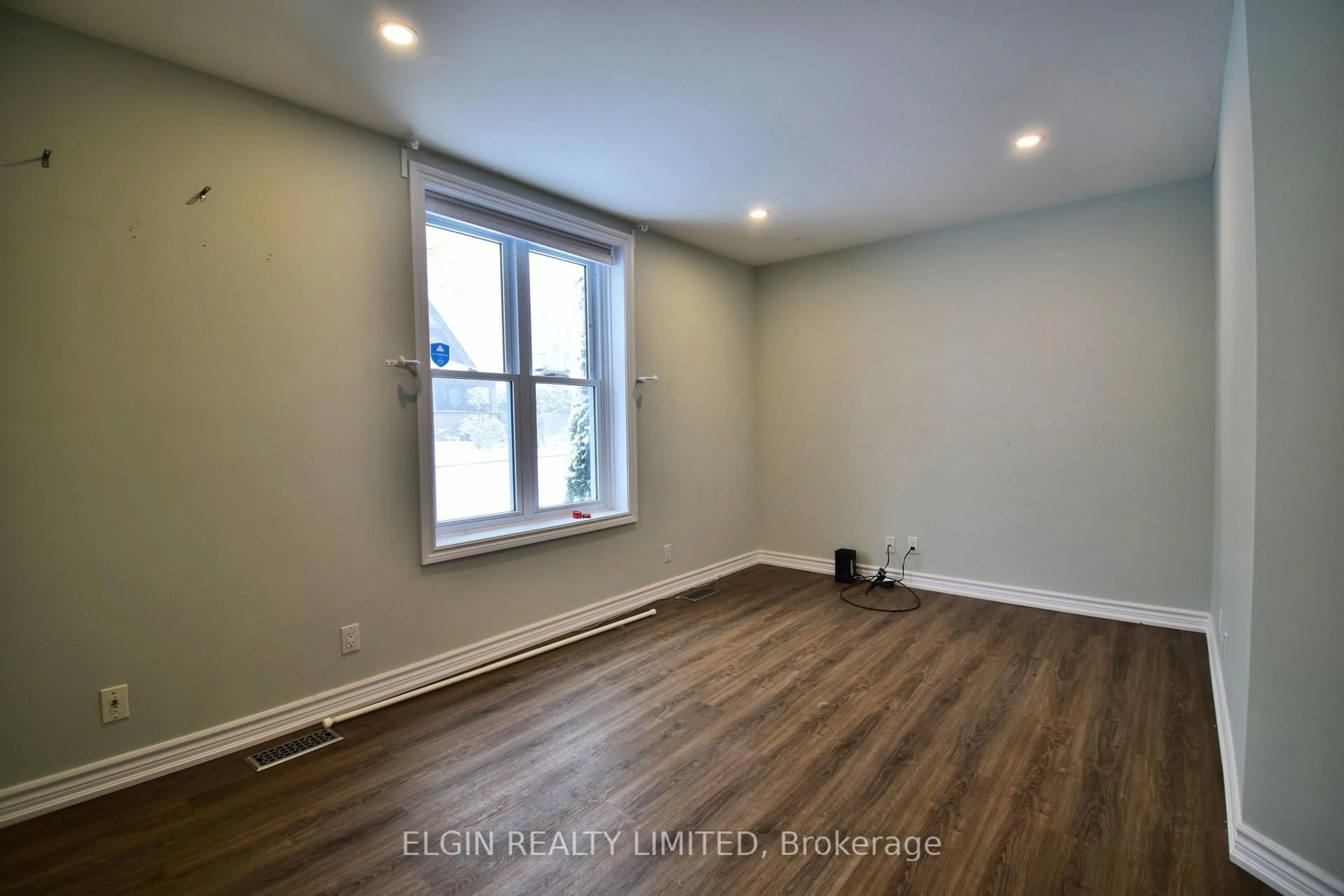 A pic of a room for 861 Lovett St, London East Ontario N5Z 1N3