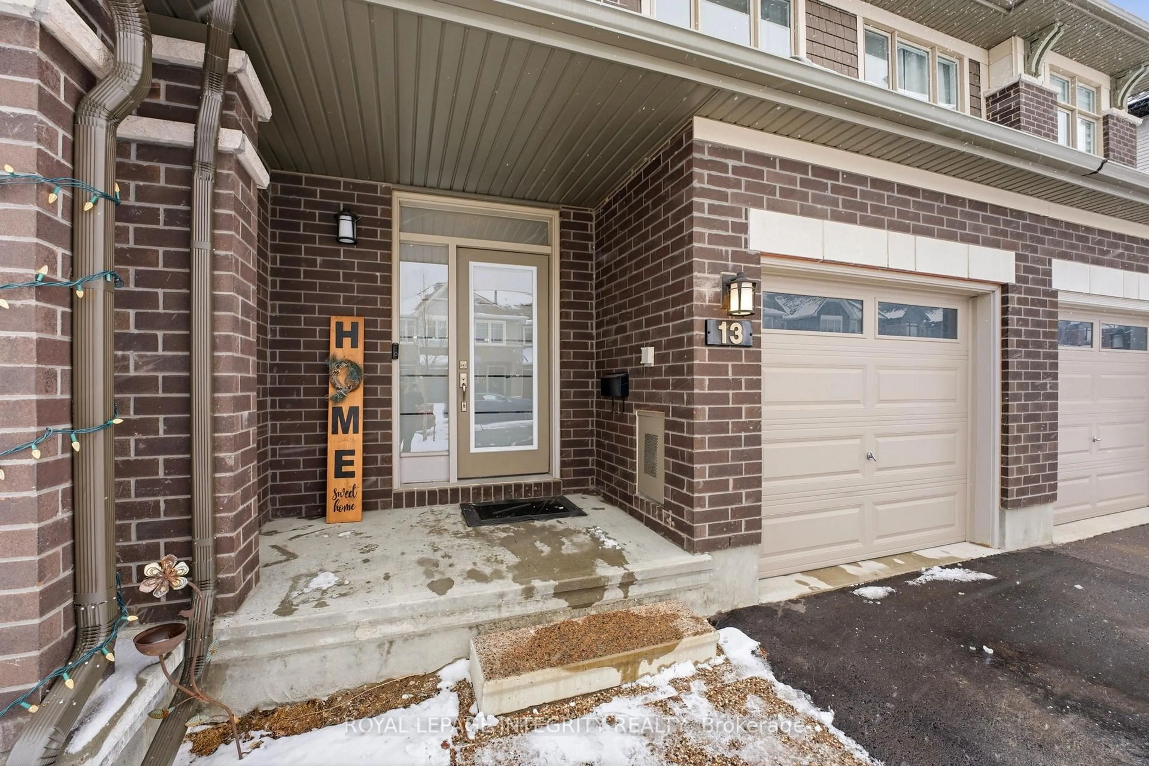 Indoor entryway for 13 Brixton Way, Ottawa Ontario K2S 2N9