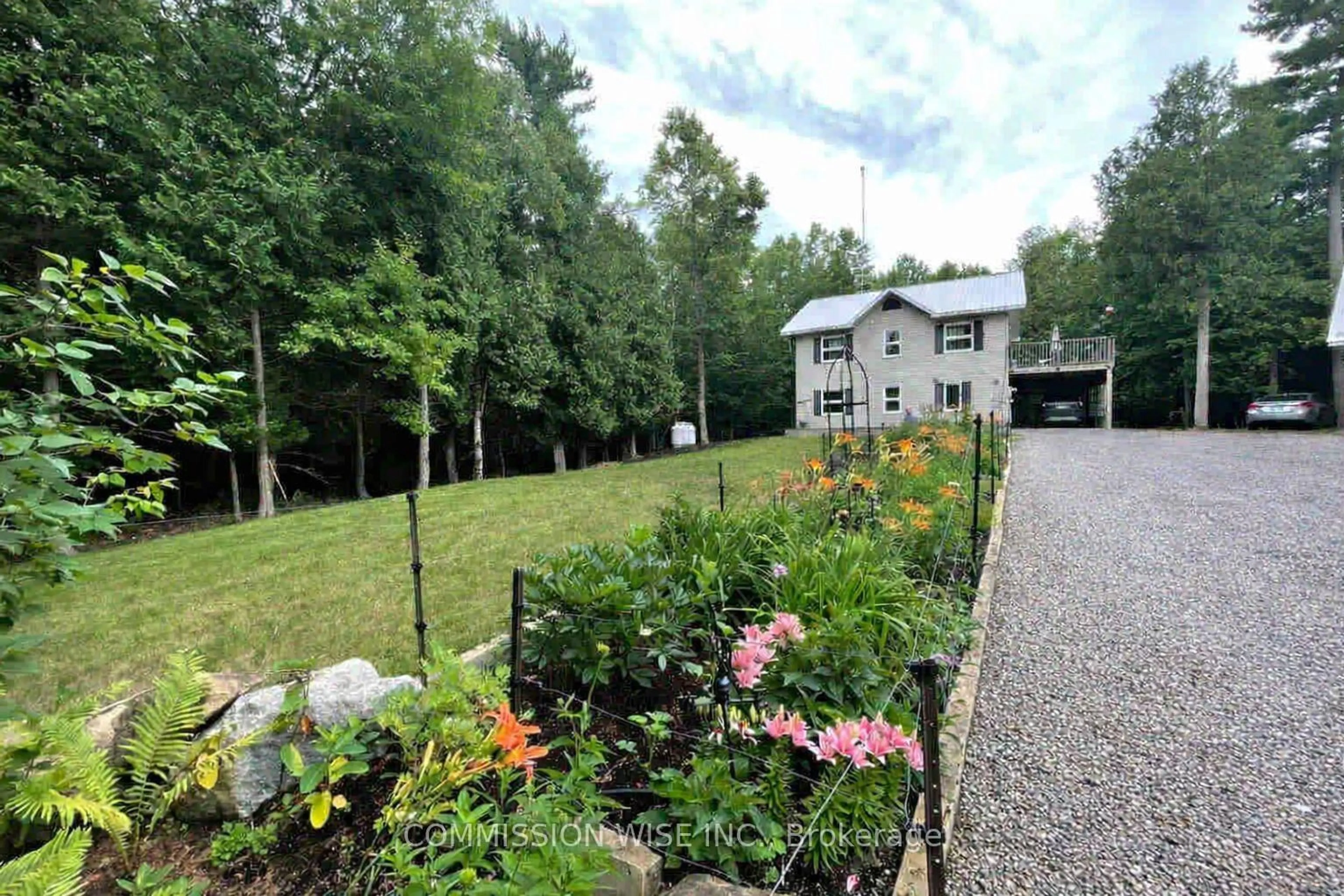 A pic from outside/outdoor area/front of a property/back of a property/a pic from drone, unknown for 185 Morris Island Dr, Ottawa Ontario K7S 3G7