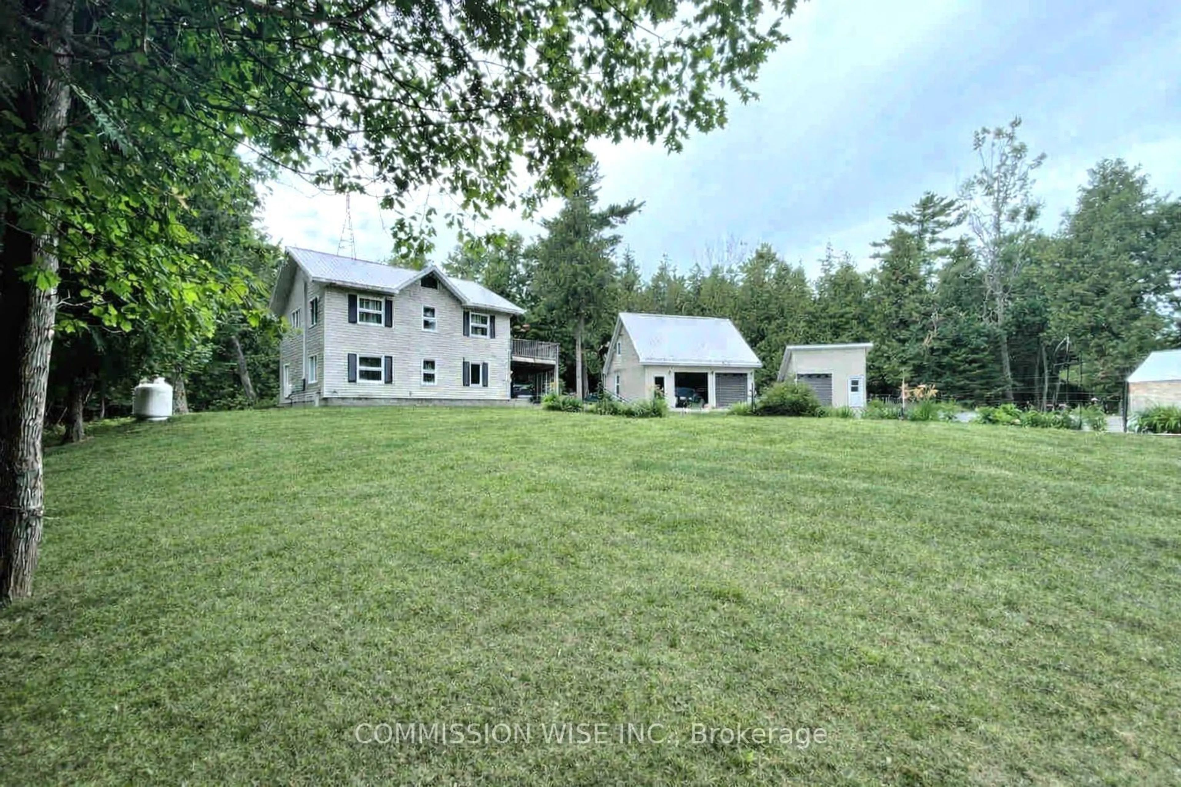 A pic from outside/outdoor area/front of a property/back of a property/a pic from drone, unknown for 185 Morris Island Dr, Ottawa Ontario K7S 3G7