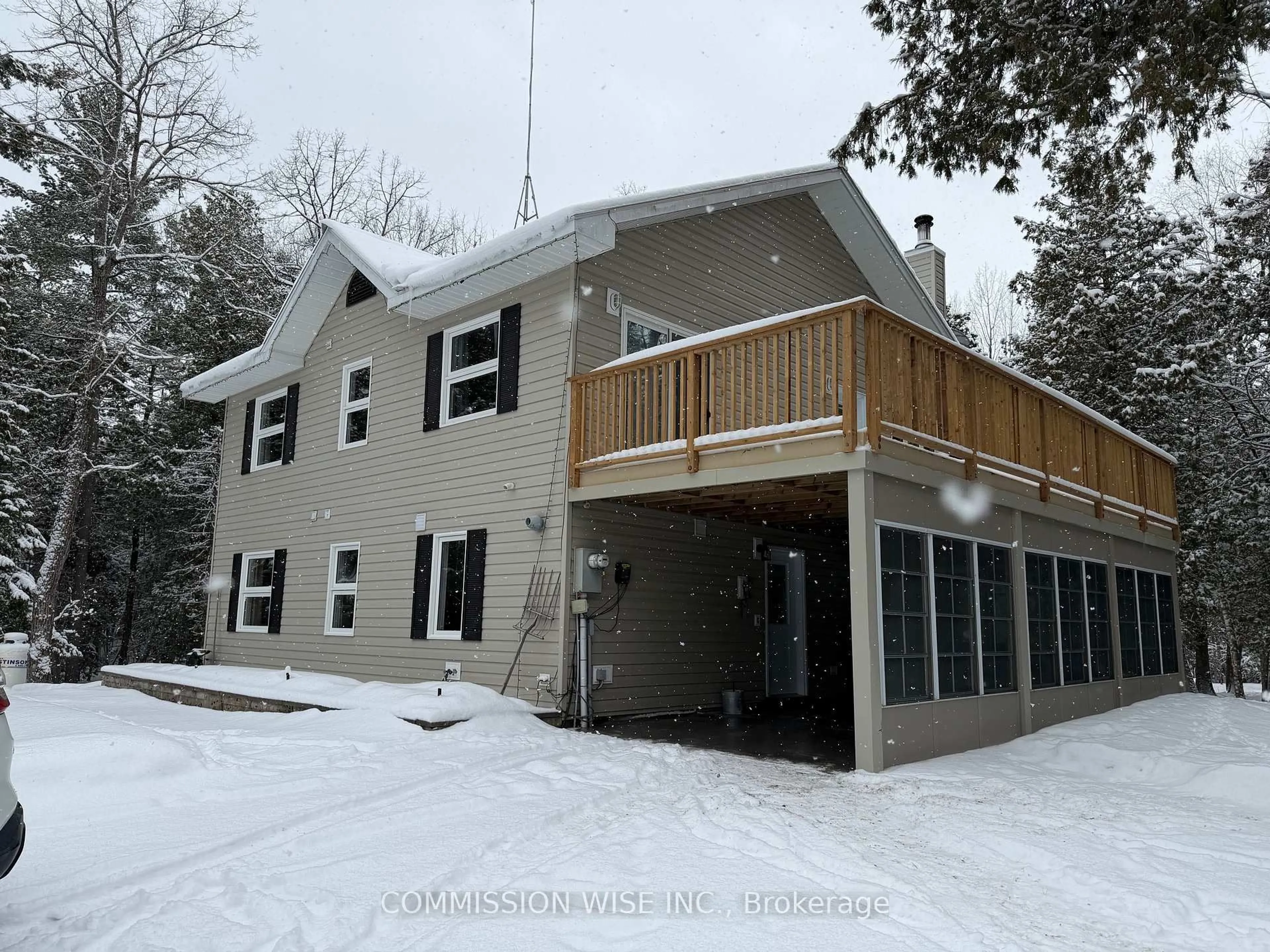 Home with vinyl exterior material, building for 185 Morris Island Dr, Ottawa Ontario K7S 3G7