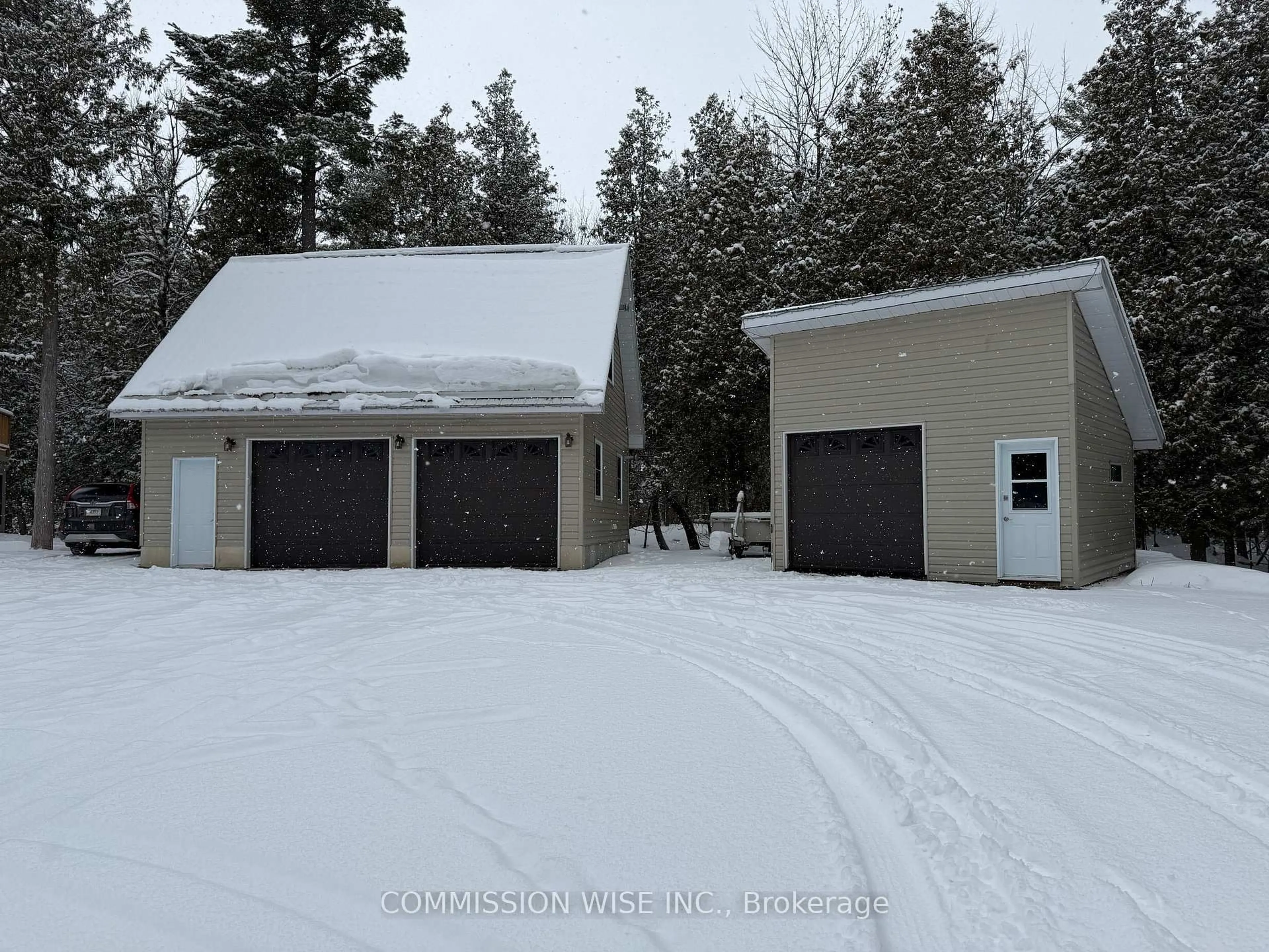 Indoor garage for 185 Morris Island Dr, Ottawa Ontario K7S 3G7
