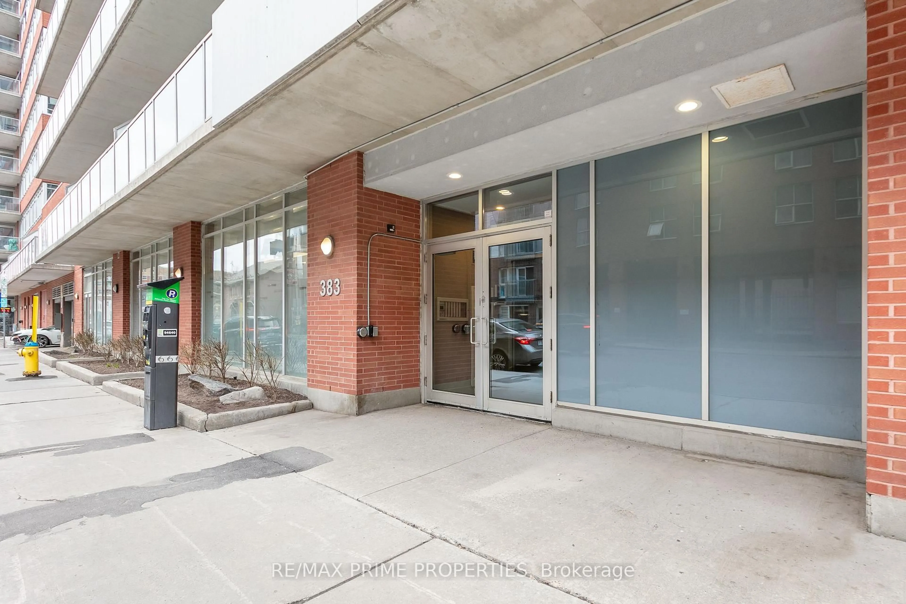 Indoor foyer for 383 Cumberland St #312, Ottawa Ontario K1N 1J7