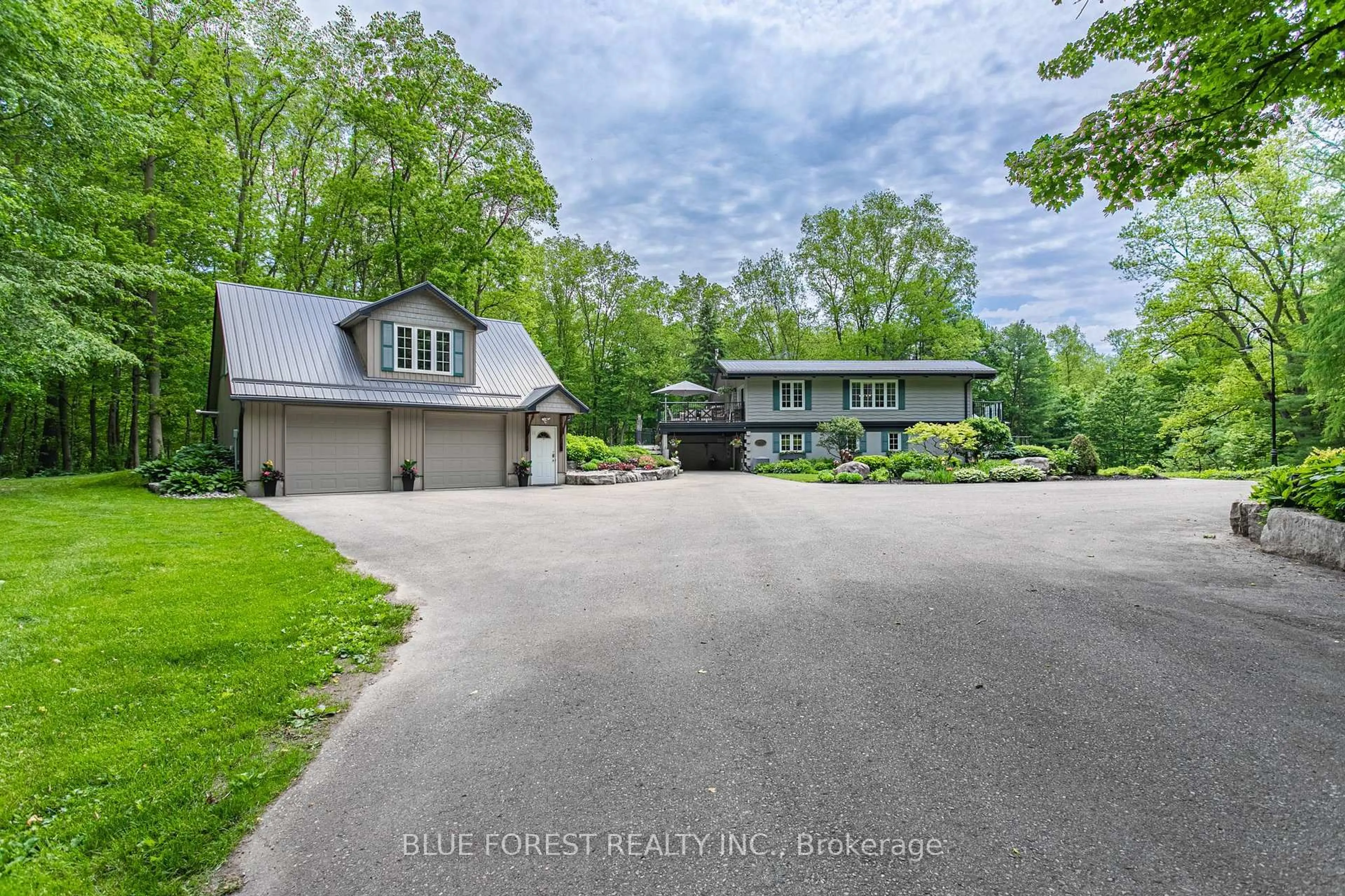 A pic from outside/outdoor area/front of a property/back of a property/a pic from drone, unknown for 5721 Marion St, Thames Centre Ontario N0L 1G4