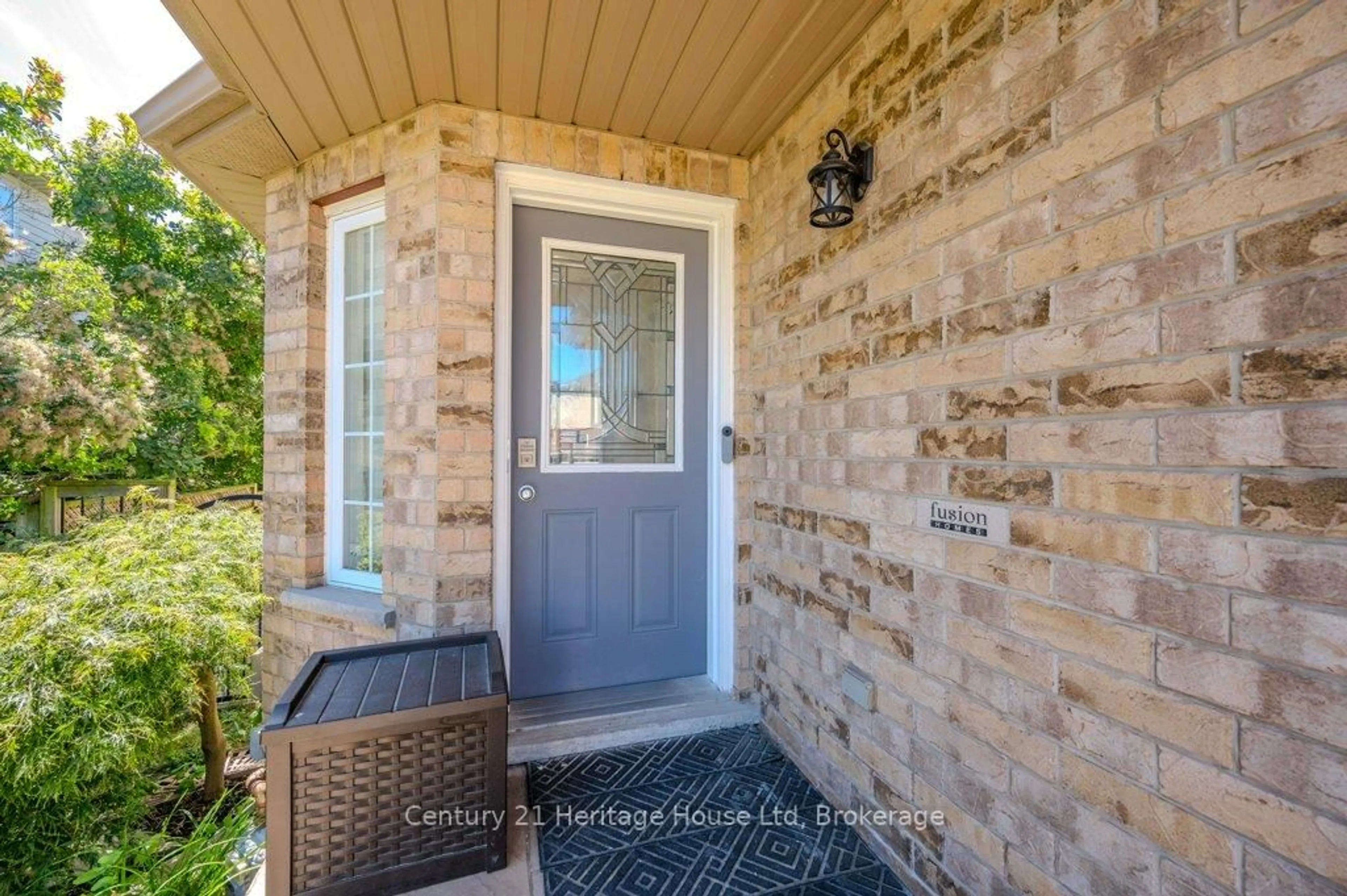 Indoor entryway for 192 Severn Dr, Guelph Ontario N1E 0A1