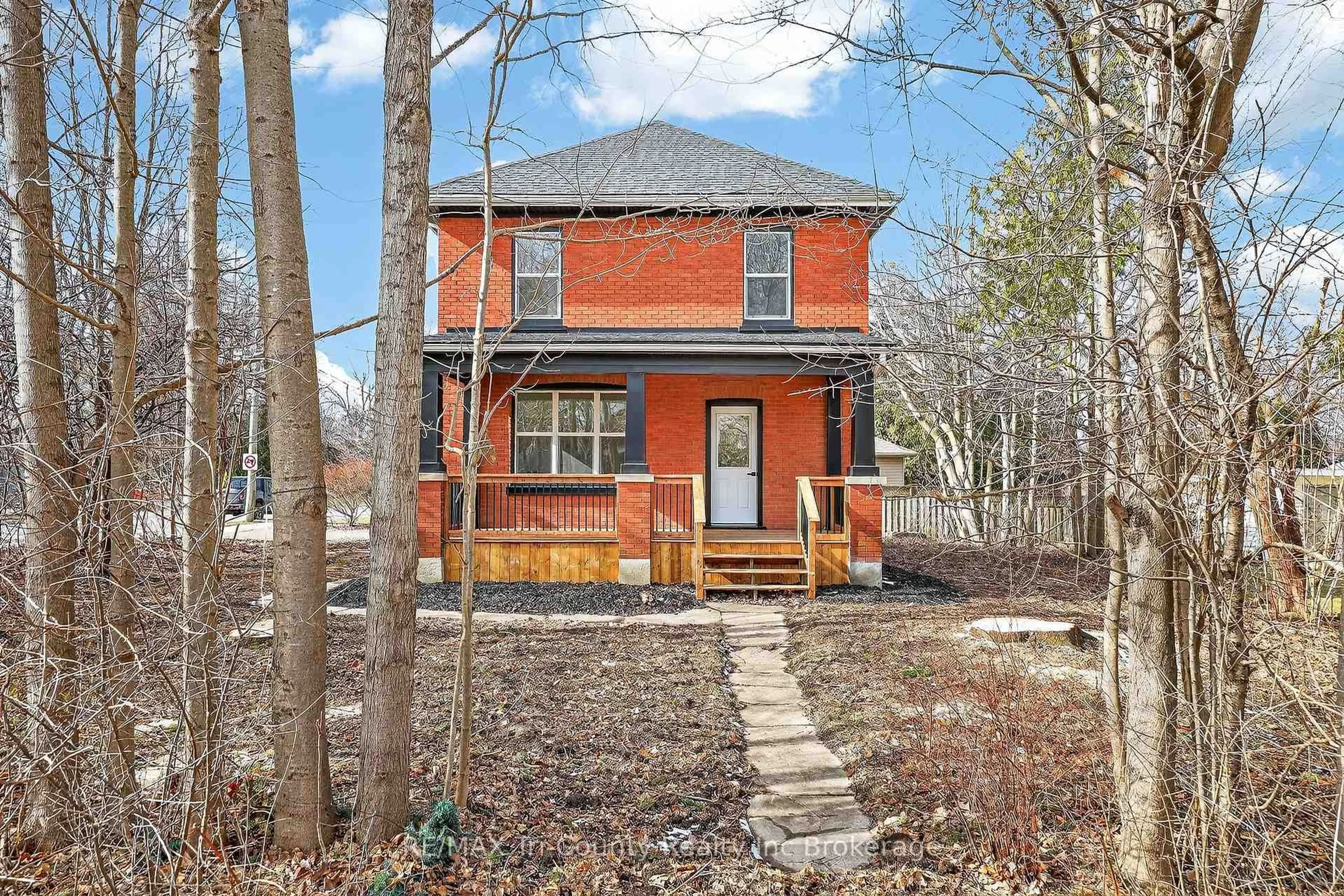 Home with brick exterior material, street for 394 Wellington St, Ingersoll Ontario N5C 1T6