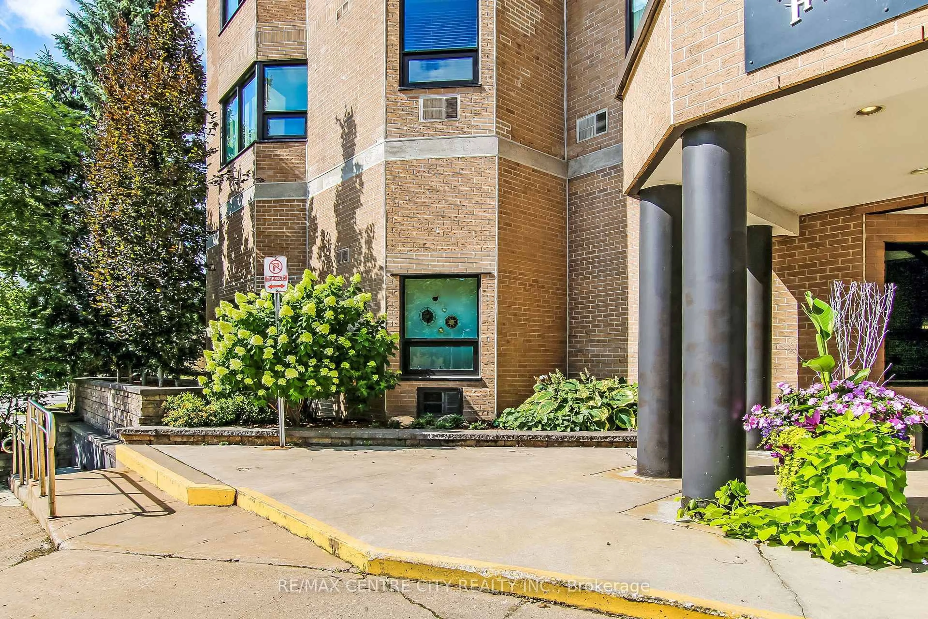 Unknown for 549 Ridout St #205, London East Ontario N6A 5N5