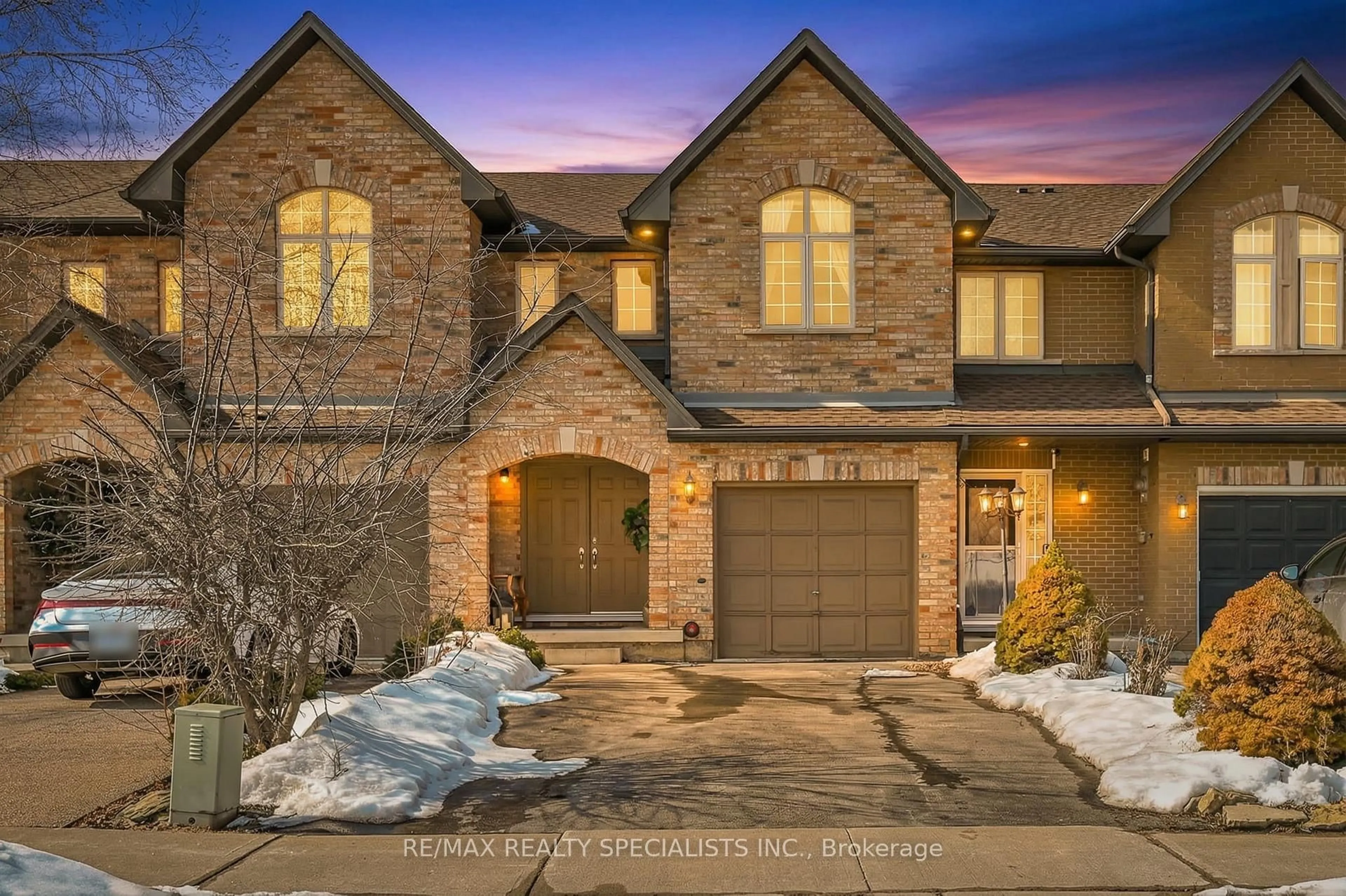 Home with brick exterior material, street for 842 Upper Kenilworth Ave, Hamilton Ontario L8T 5A6