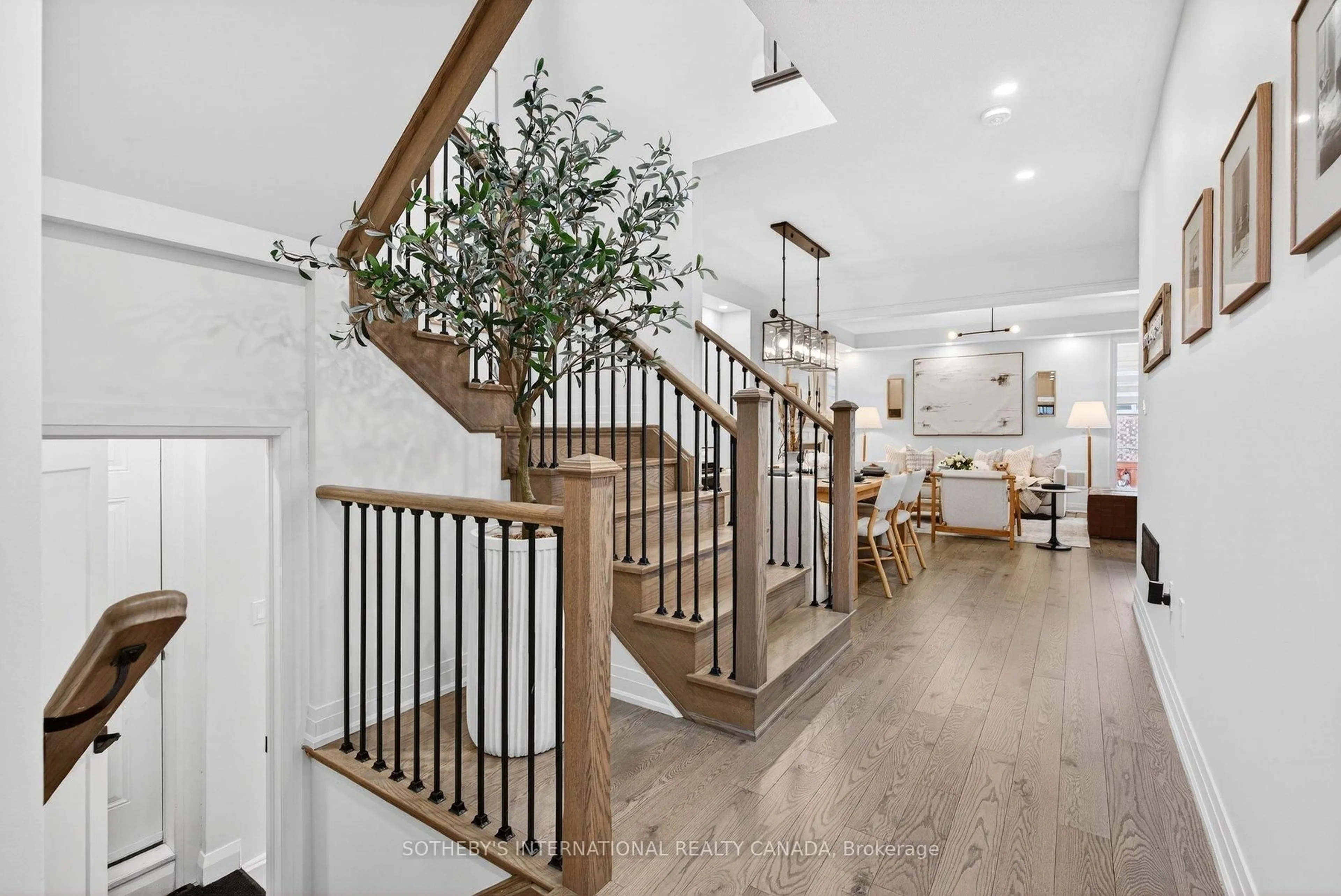 Unknown for 115 Avanti Cres, Hamilton Ontario L8B 1W7