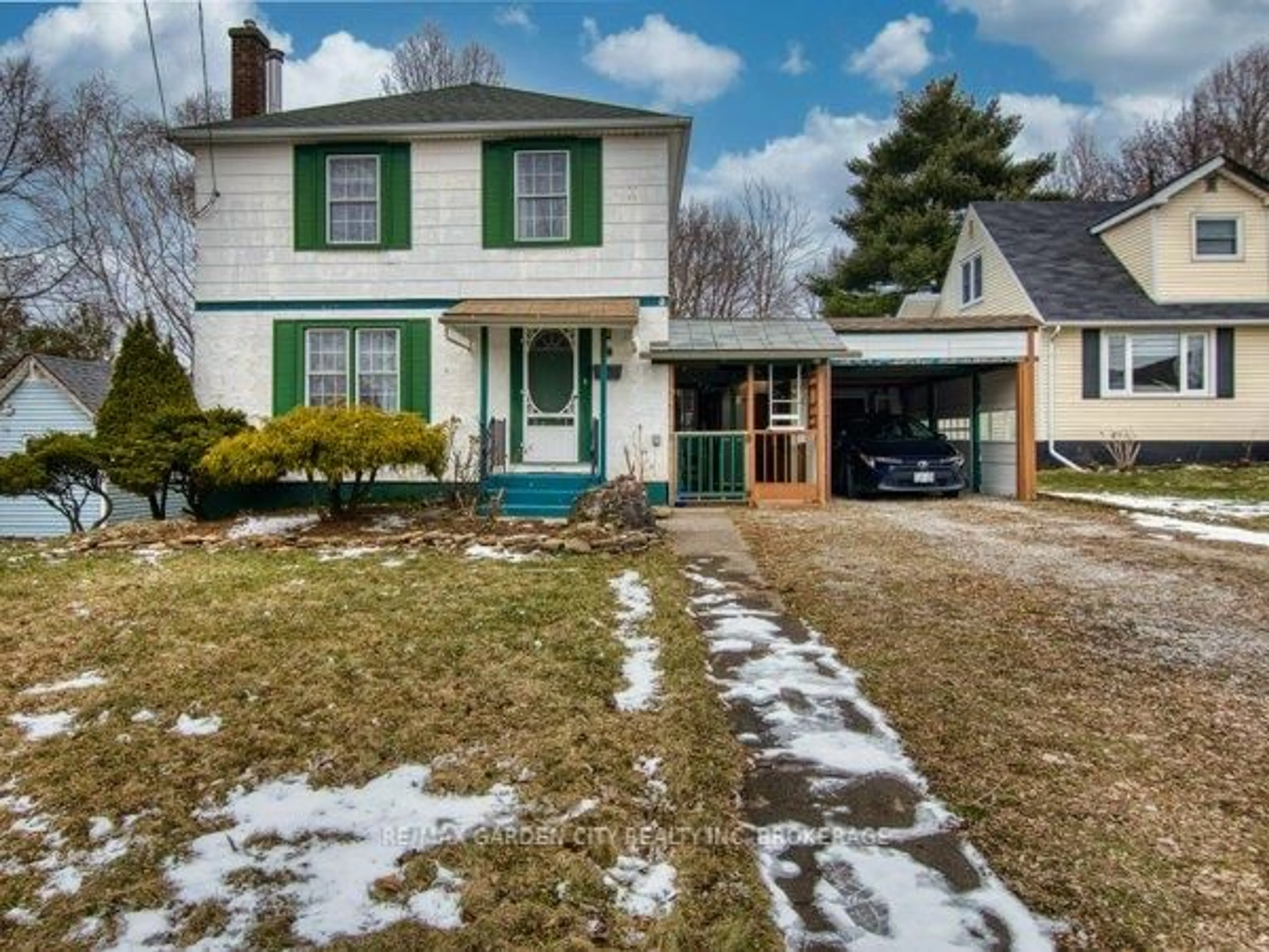 A pic from outside/outdoor area/front of a property/back of a property/a pic from drone, street for 6159 Toby Cres, Niagara Falls Ontario L2G 2S8