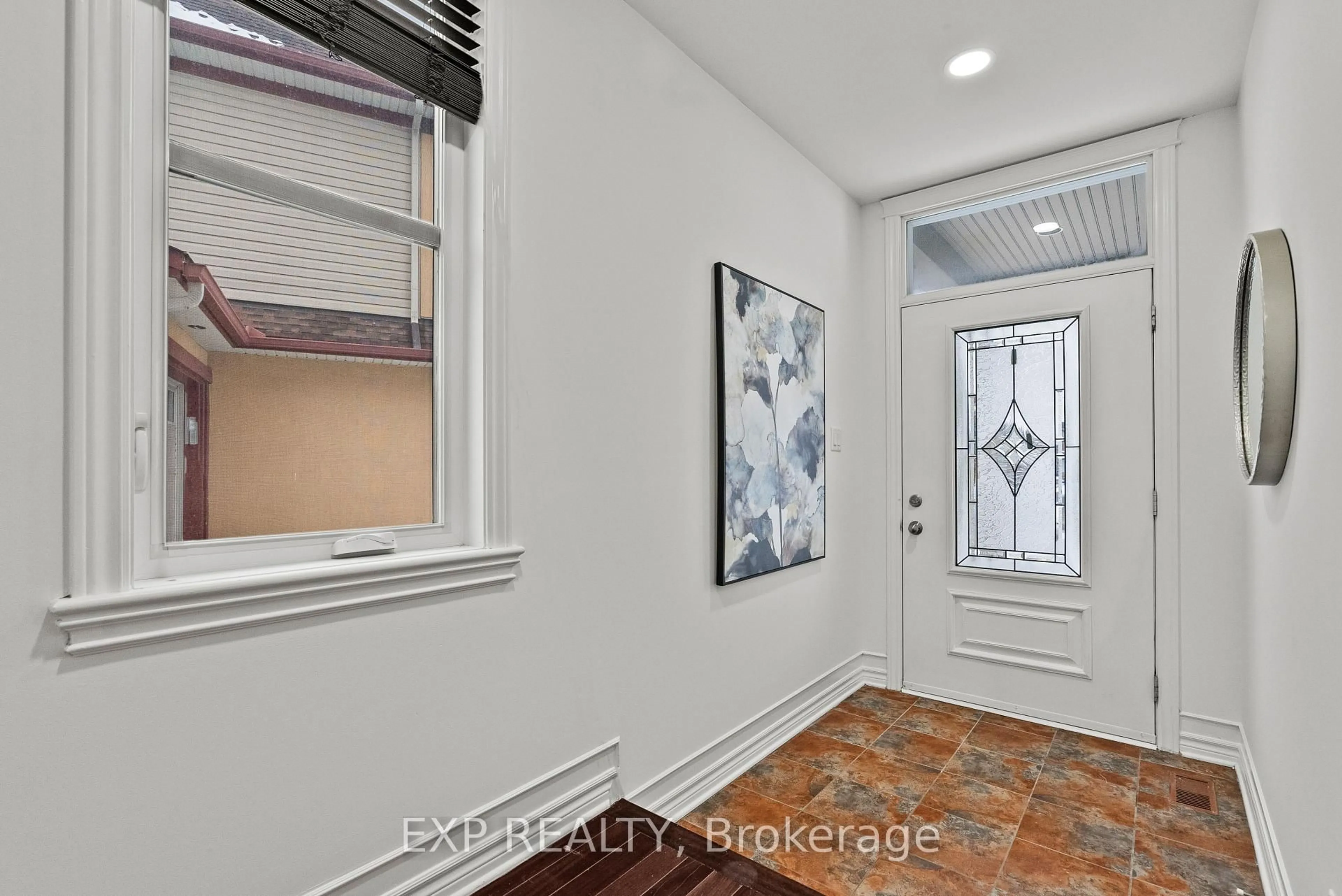 Indoor entryway for 116 Watershield Rdge, Ottawa Ontario K2J 5T8