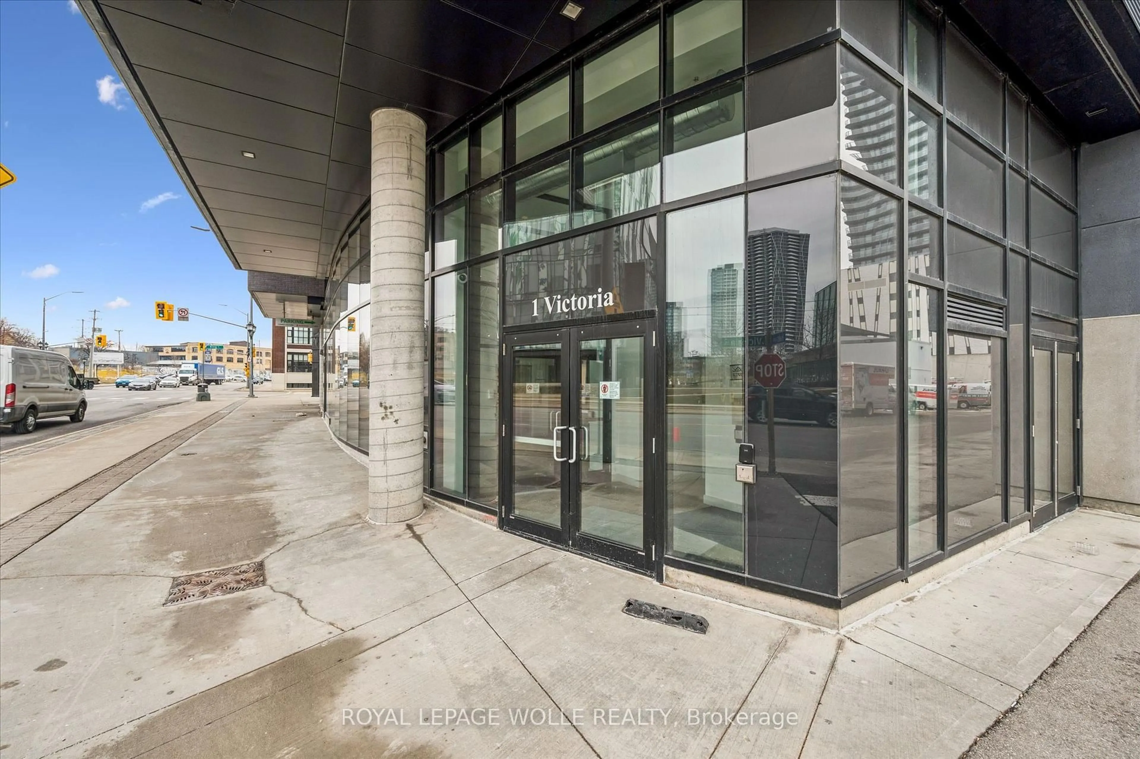 Indoor foyer for 1 Victoria St #706, Waterloo Ontario N2G 1C2