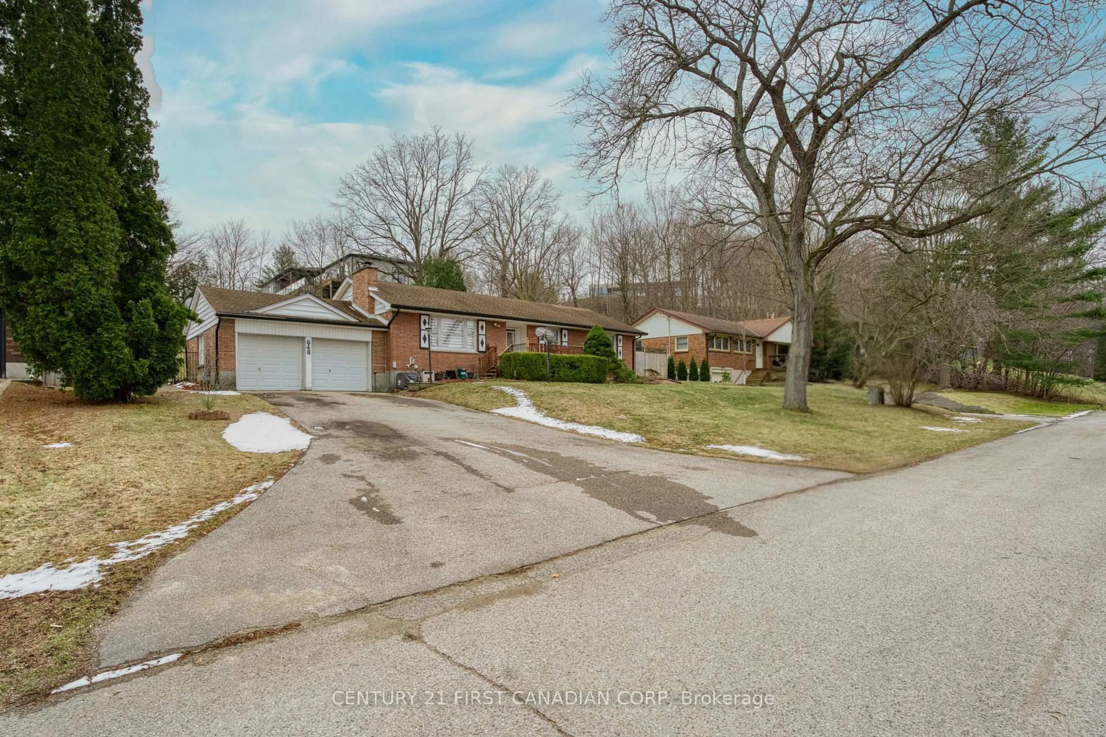 A pic from outside/outdoor area/front of a property/back of a property/a pic from drone, street for 648 Westwood Dr, London South Ontario N6K 1A7