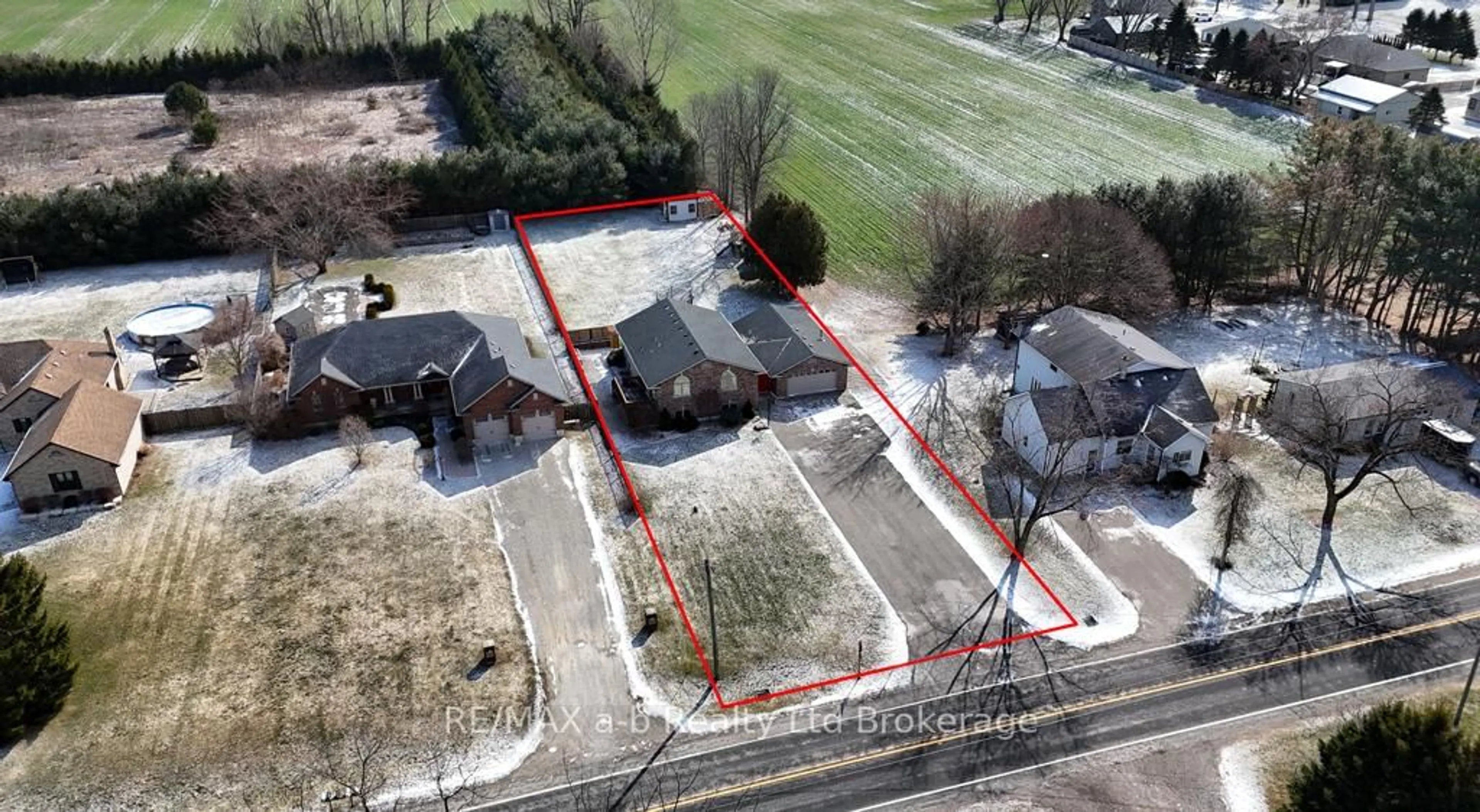 A pic from outside/outdoor area/front of a property/back of a property/a pic from drone, building for 6744 Hacienda Rd, Malahide Ontario N5H 2R5