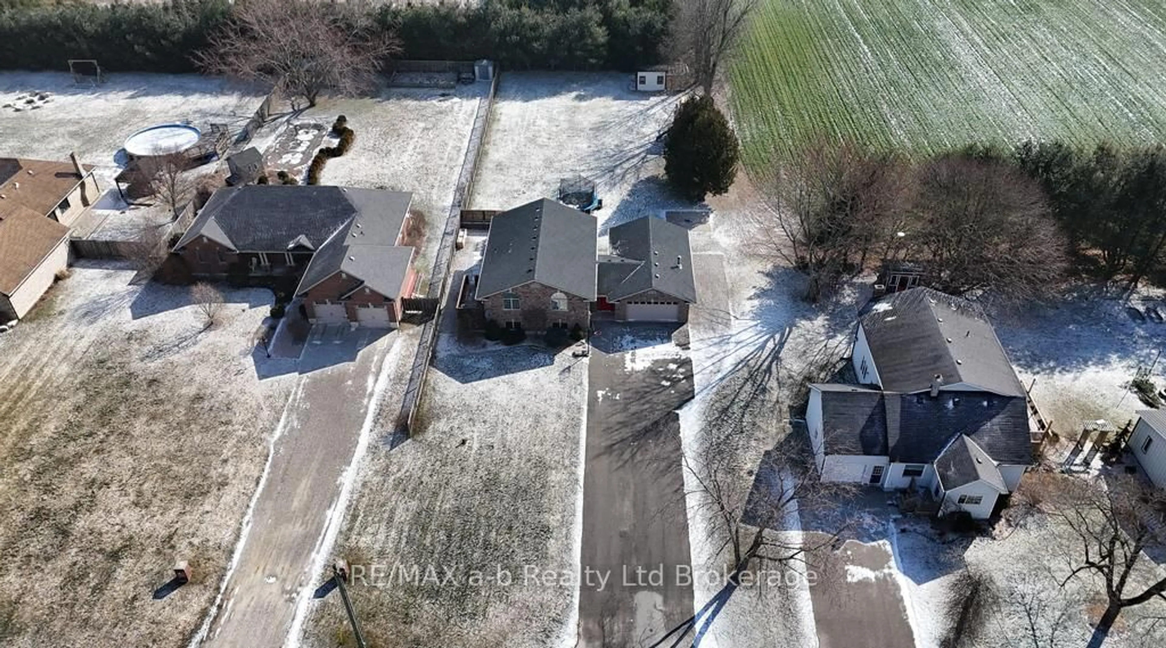 A pic from outside/outdoor area/front of a property/back of a property/a pic from drone, street for 6744 Hacienda Rd, Malahide Ontario N5H 2R5