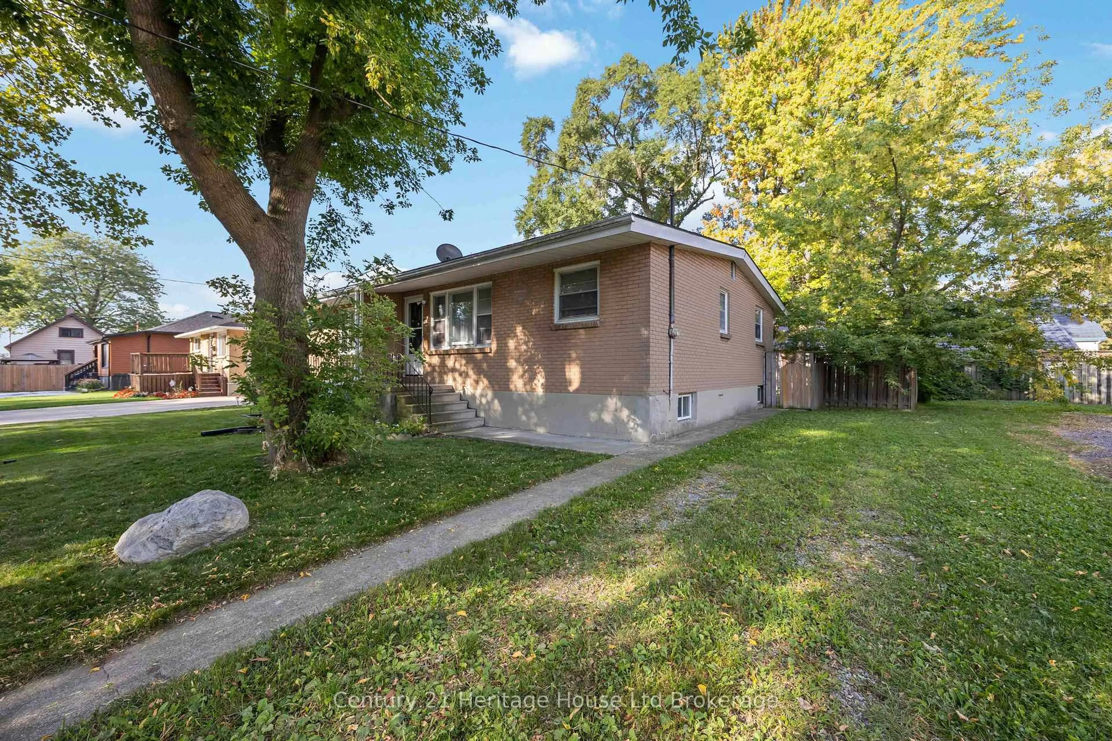 Patio, street for 115 Sutton St, Sarnia Ontario N7T 3S4