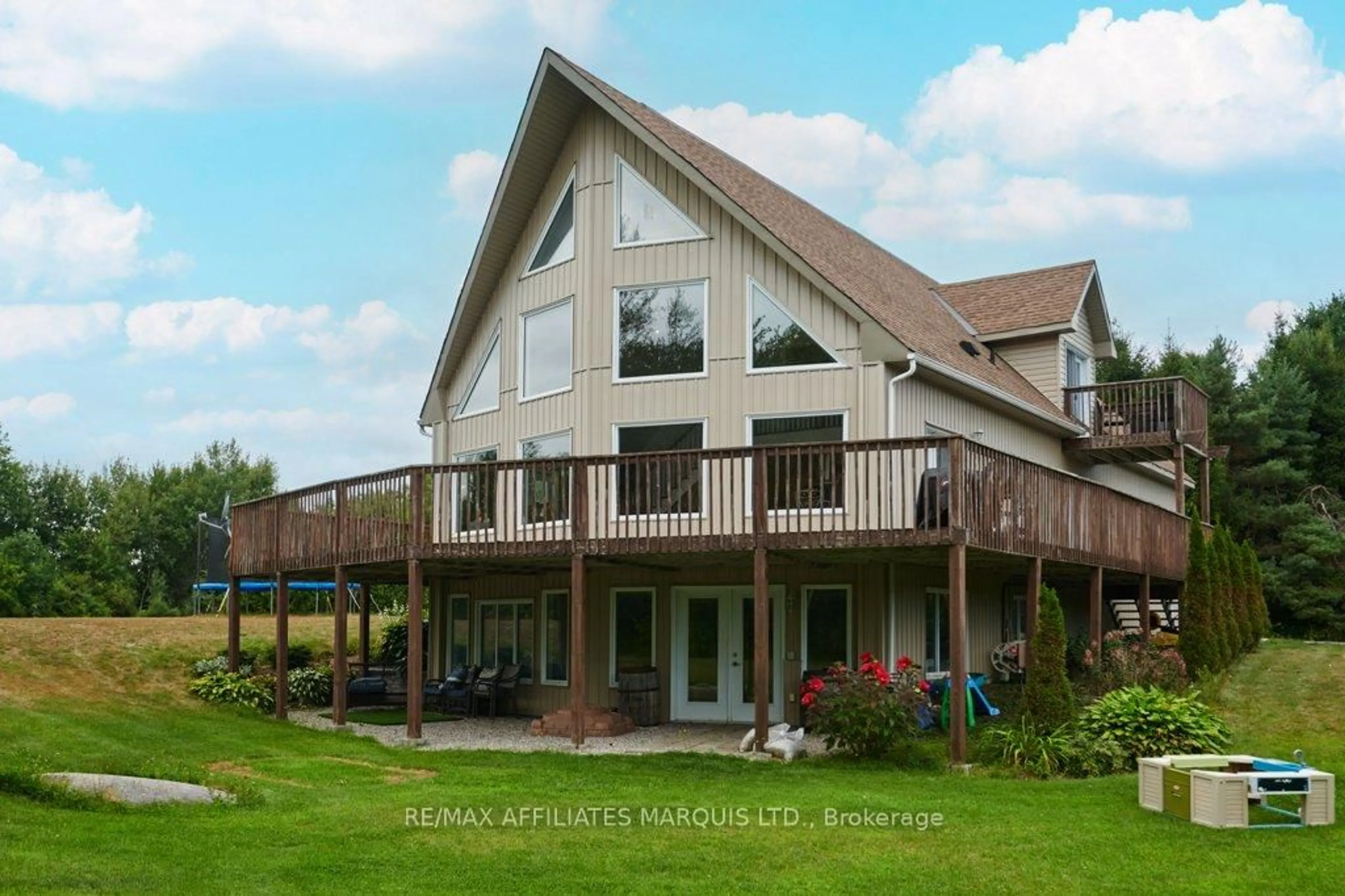 Home with vinyl exterior material, unknown for 35 Nevada St, North Stormont Ontario K0C 1W0