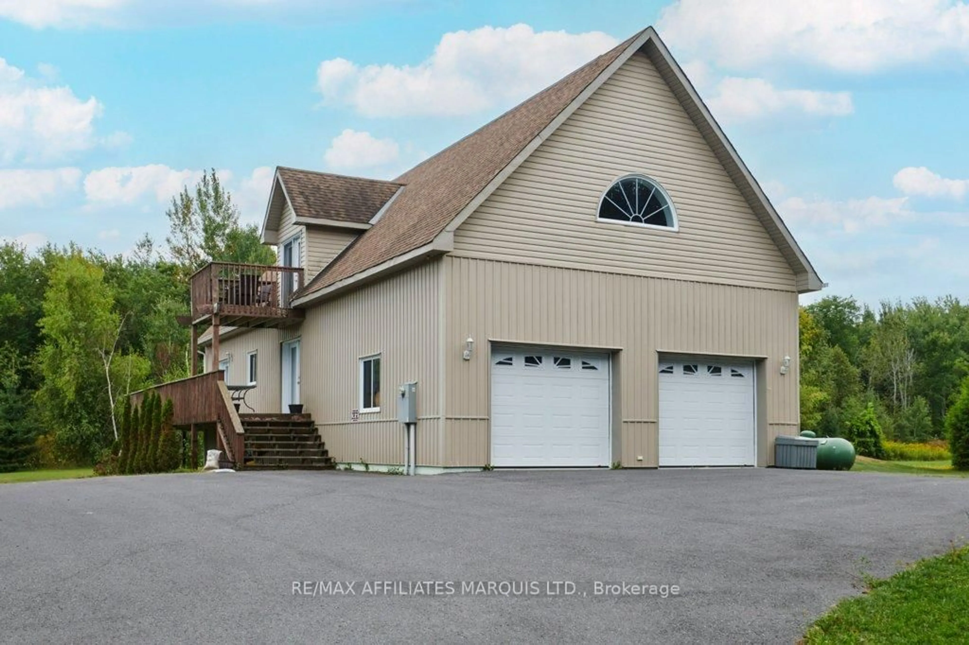 Indoor garage for 35 Nevada St, North Stormont Ontario K0C 1W0
