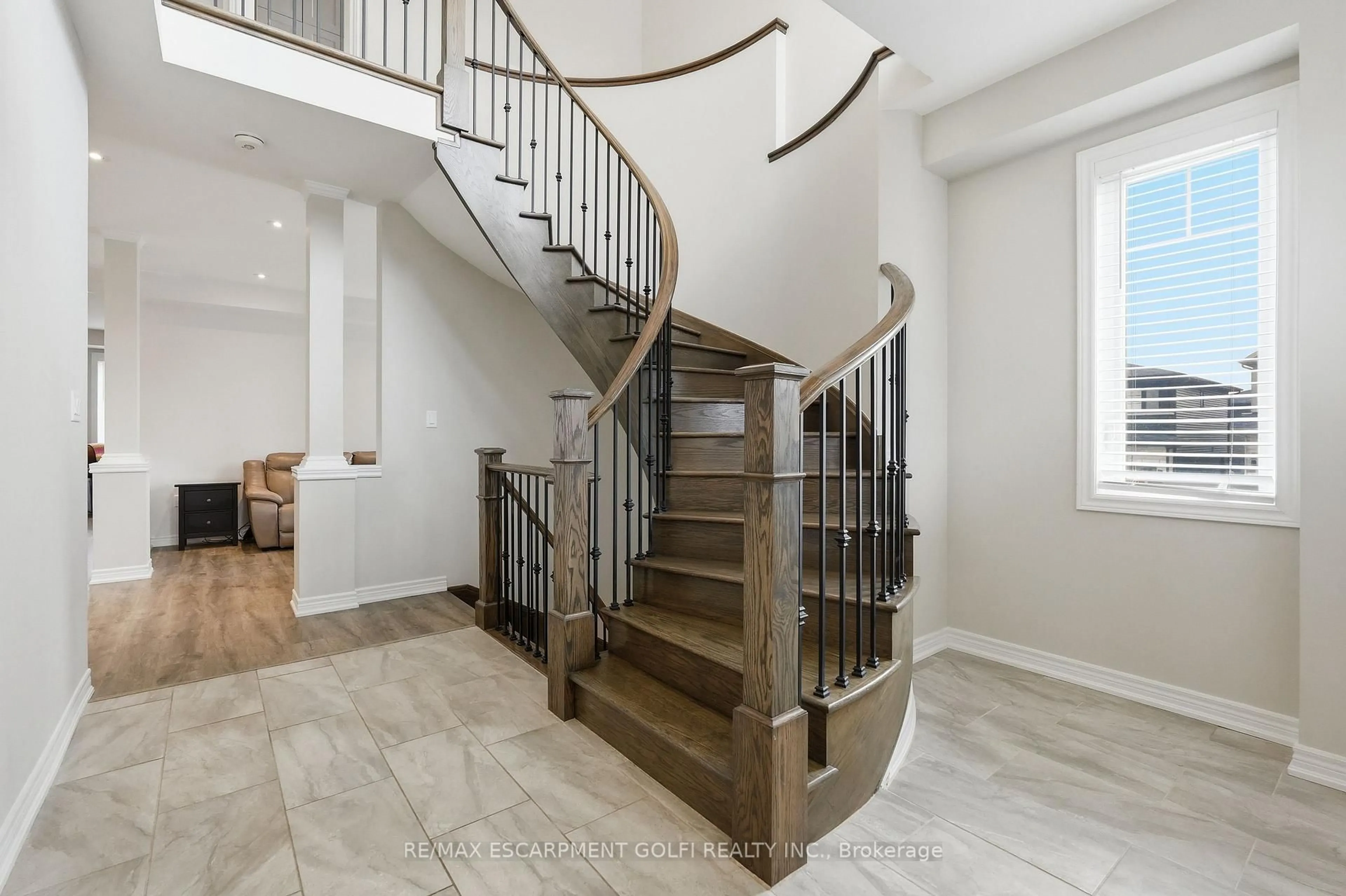 Stairs for 4025 Highland Park Dr, Lincoln Ontario L3J 0S9