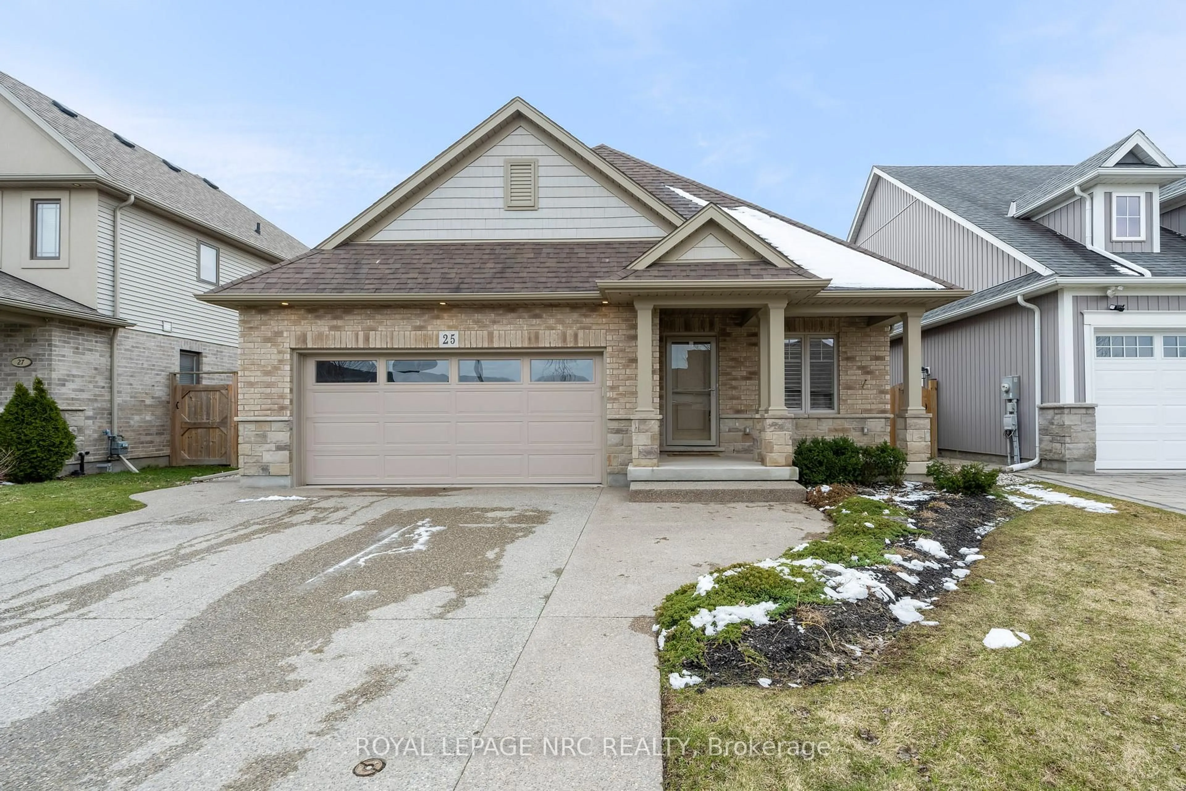 Home with brick exterior material, street for 25 Mcfarland St, Thorold Ontario L2V 0E2