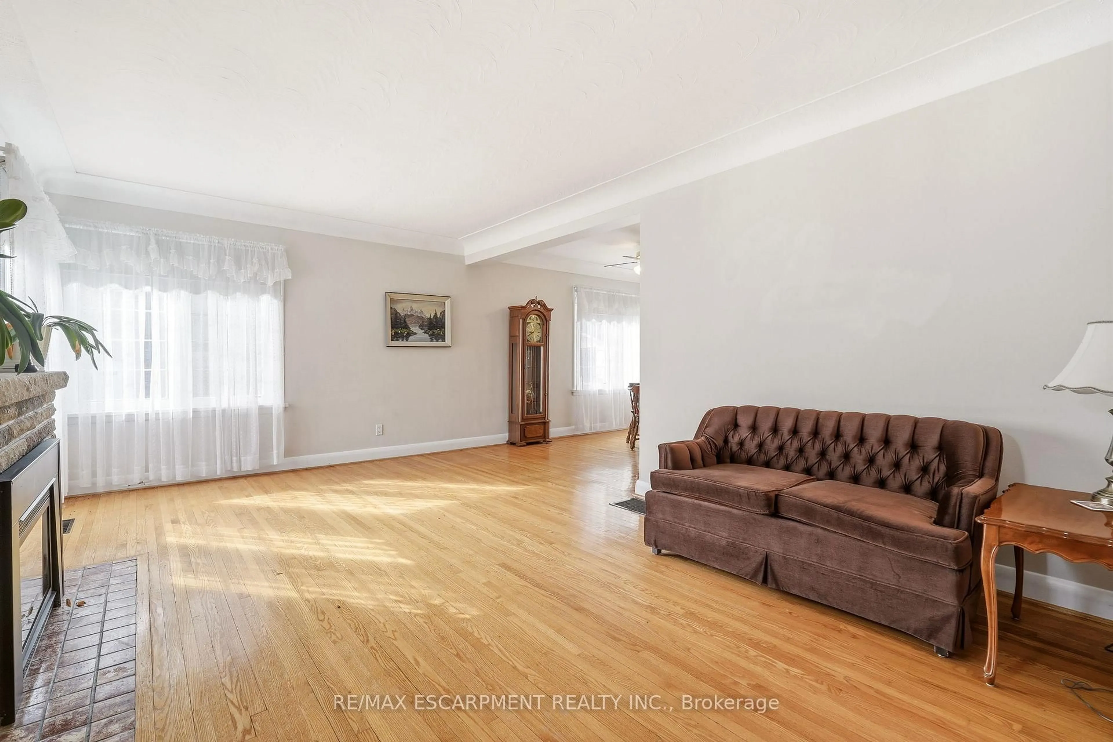 Living room with furniture, unknown for 192 Ewen Rd, Hamilton Ontario L8S 3C9