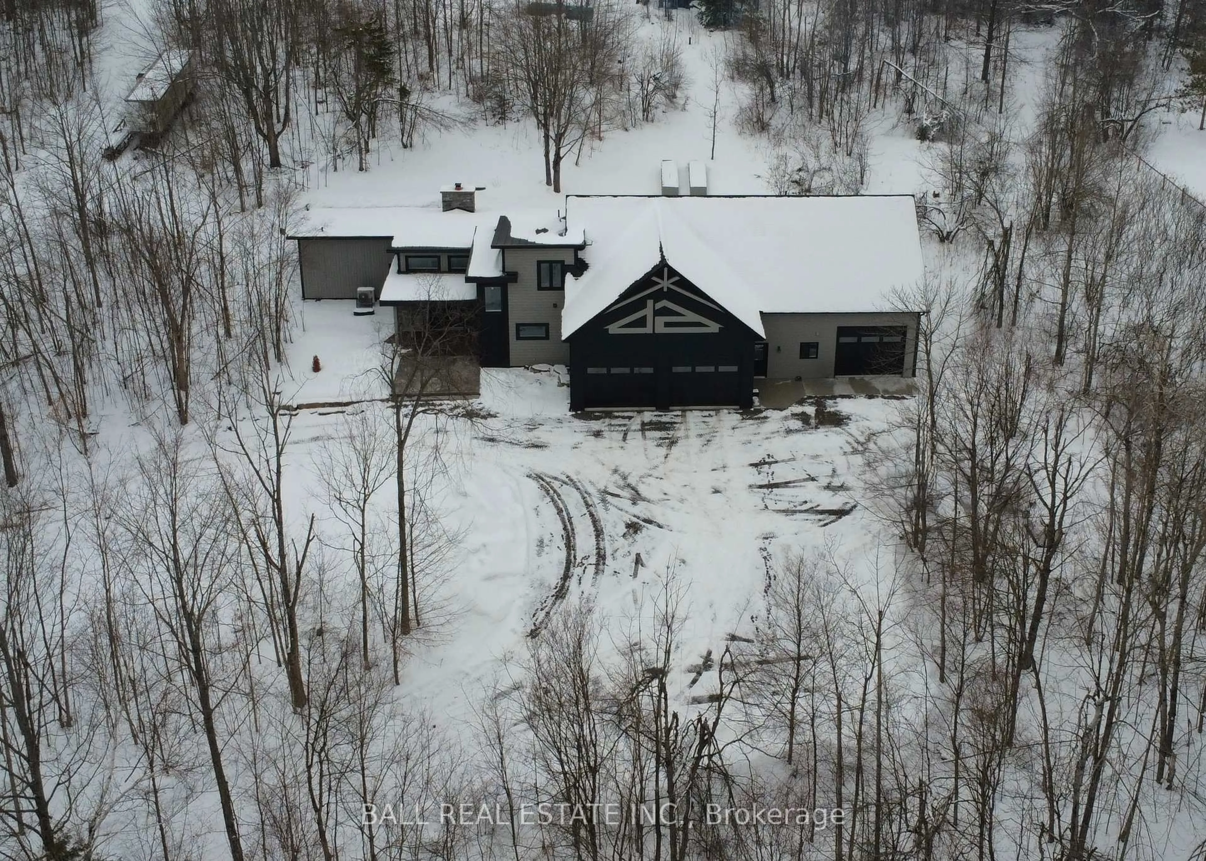 A pic from outside/outdoor area/front of a property/back of a property/a pic from drone, building for 33 LAPLANTES Rd, Trent Lakes Ontario K0L 1J0