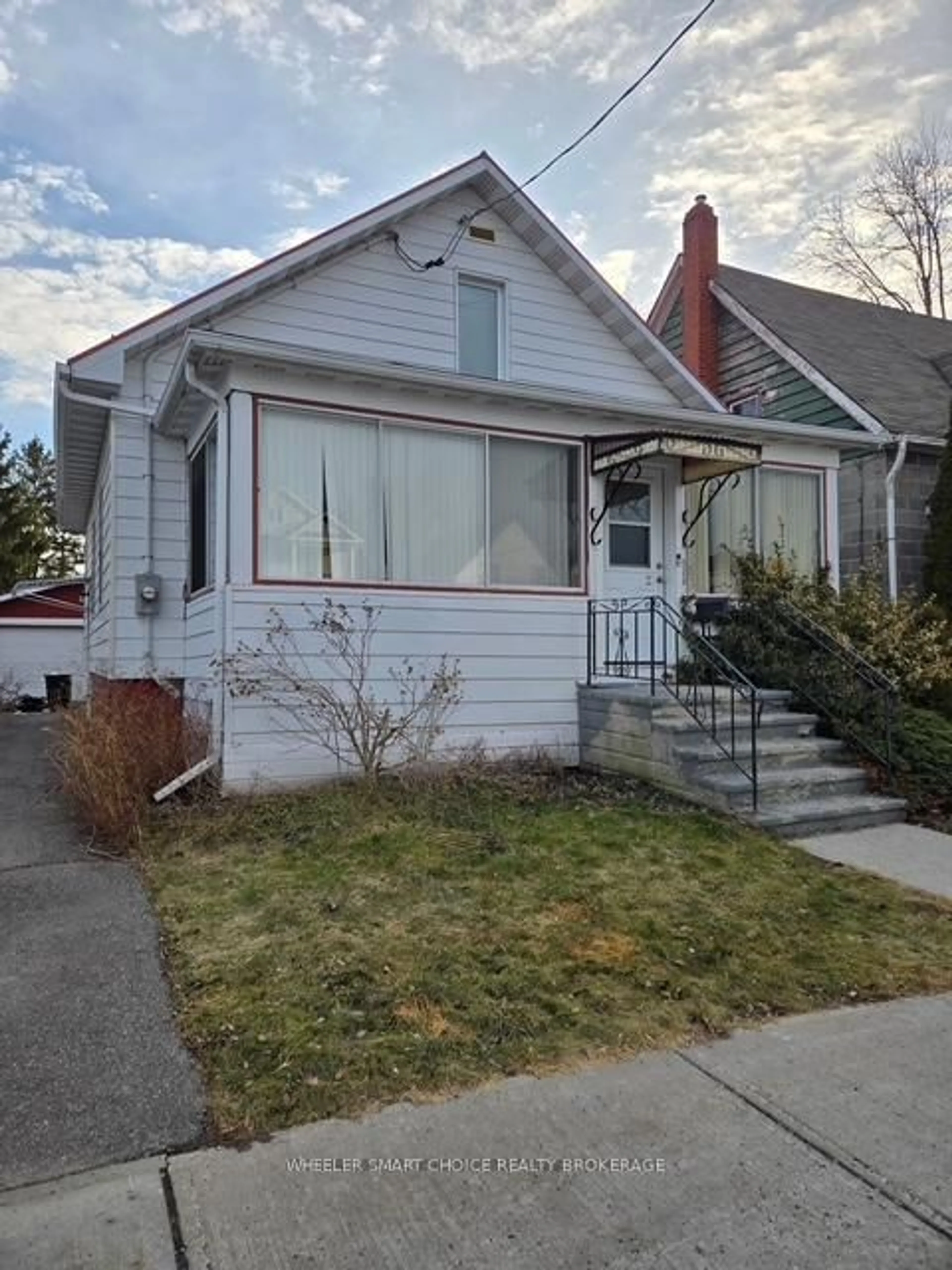 Home with vinyl exterior material, street for 529 York St, Cornwall Ontario K6J 3Z9