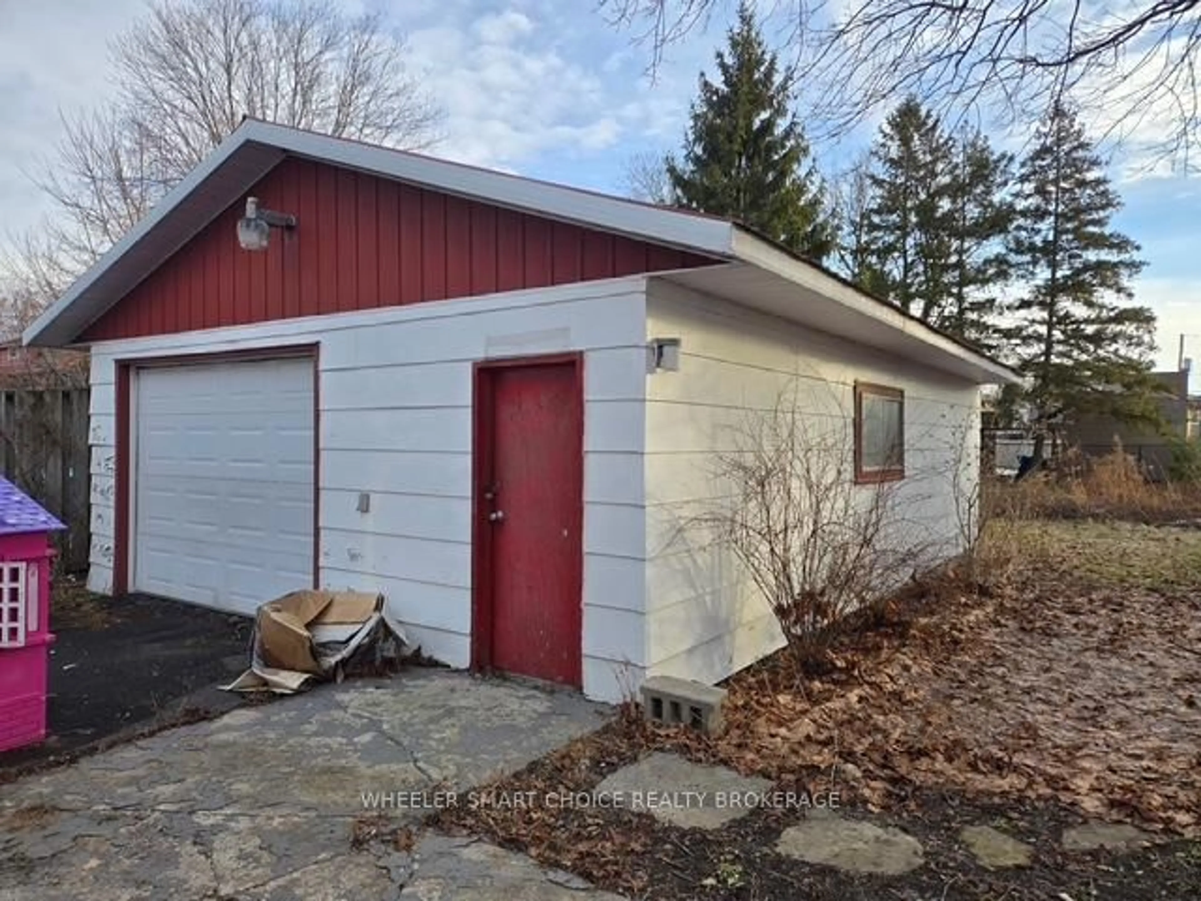 Indoor garage for 529 York St, Cornwall Ontario K6J 3Z9