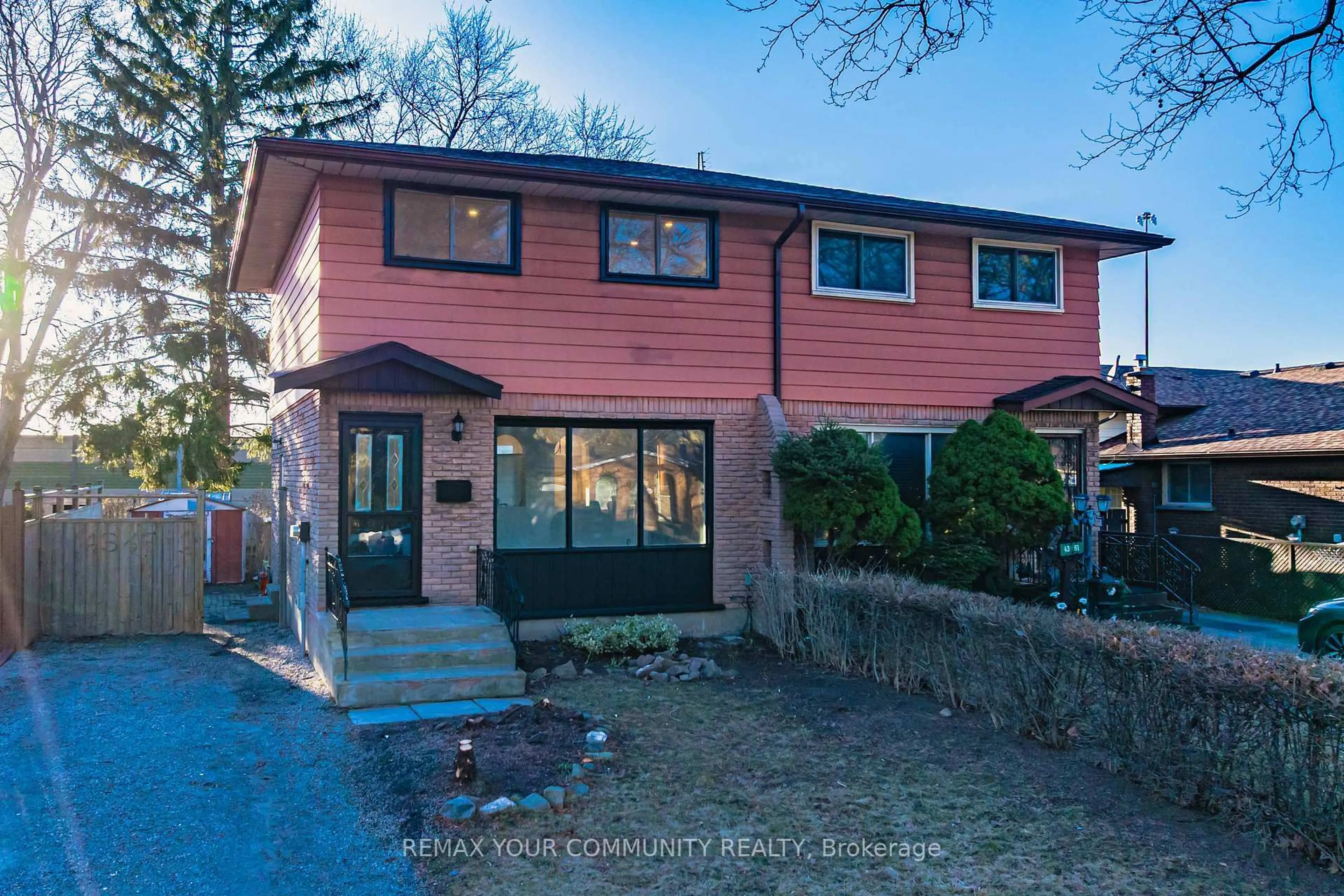 Home with brick exterior material, street for 4363 Meadowvale Dr, Niagara Falls Ontario L2E 5W8