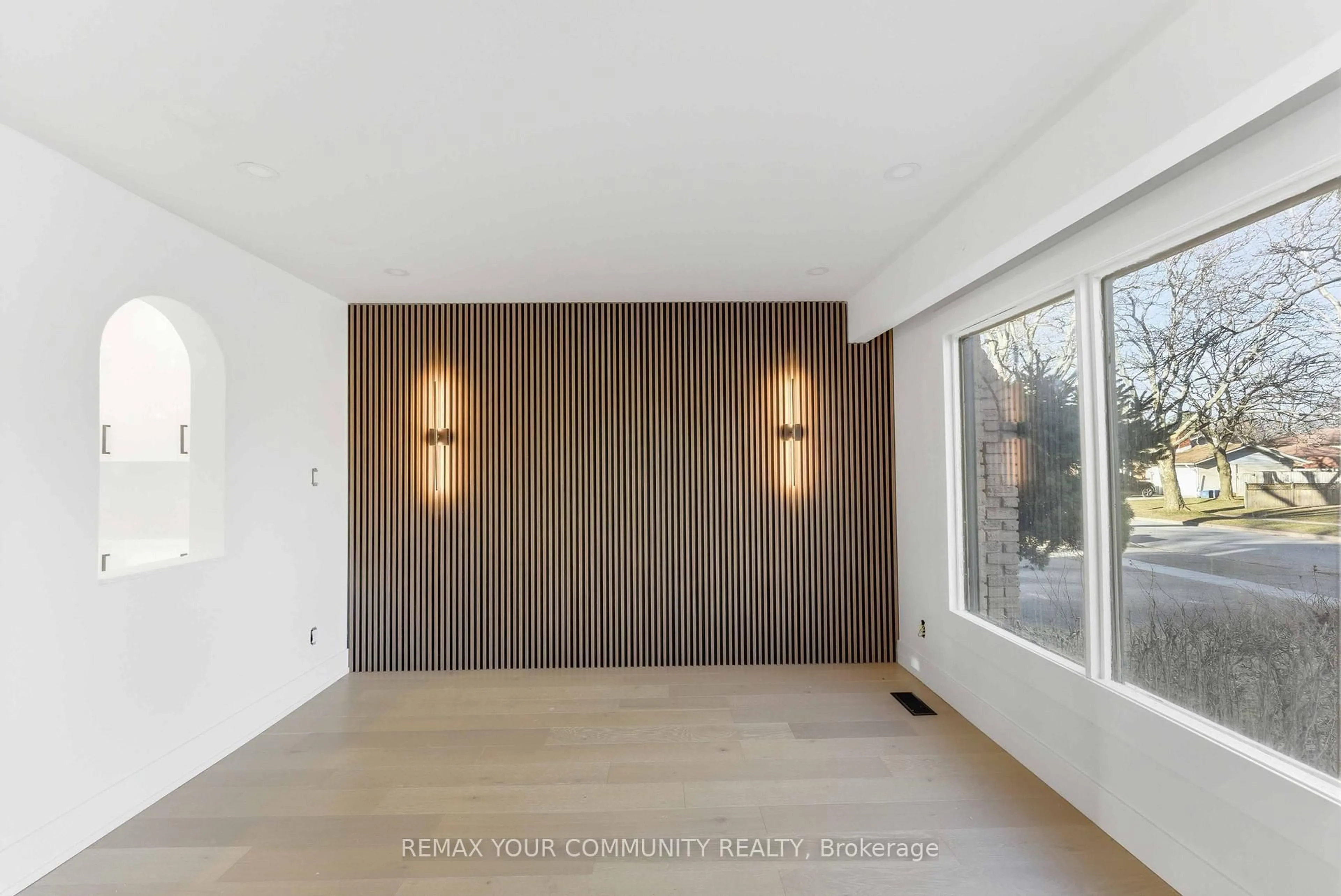 Indoor entryway for 4363 Meadowvale Dr, Niagara Falls Ontario L2E 5W8